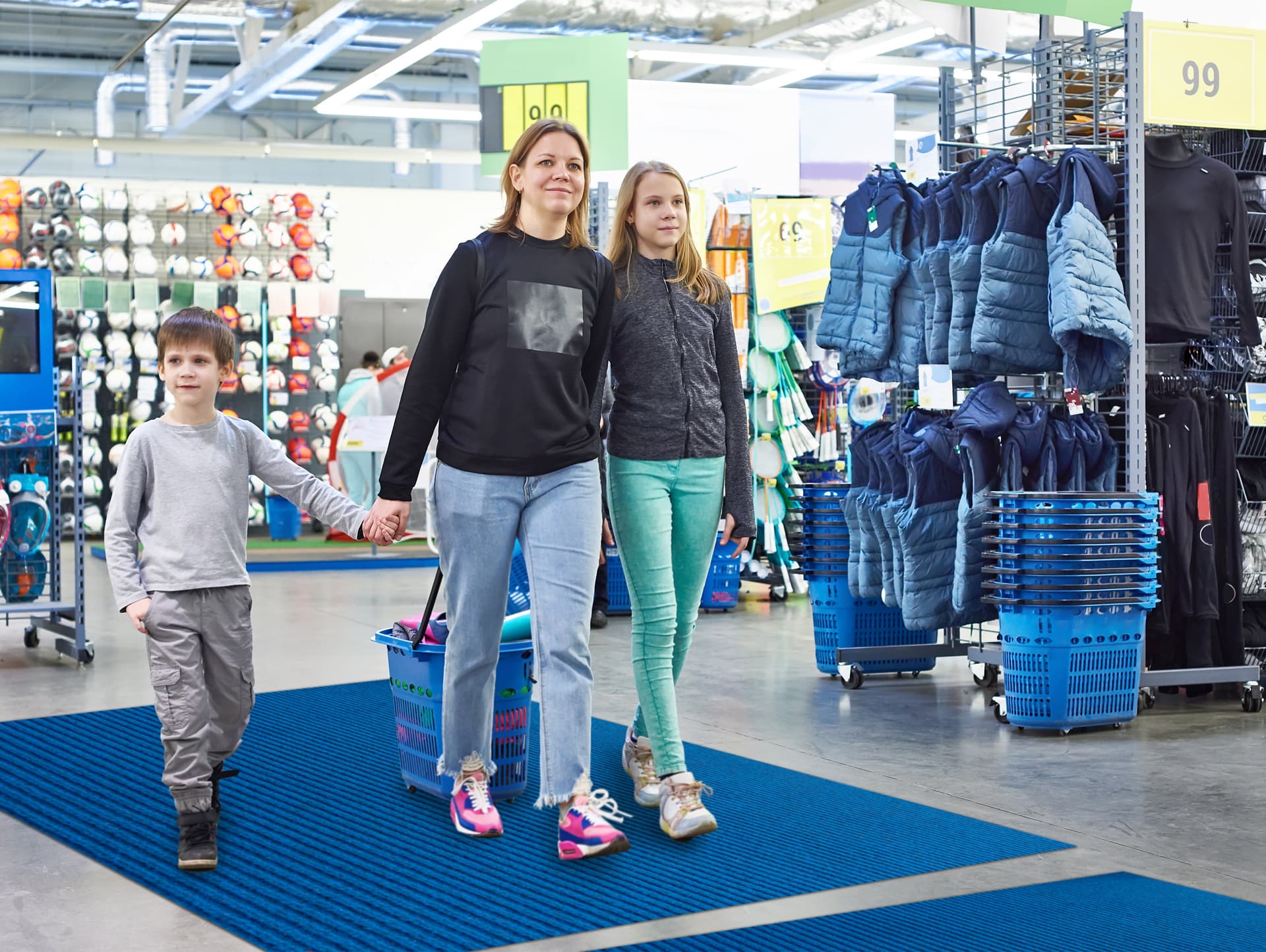 Blue 20’ rollable event runner