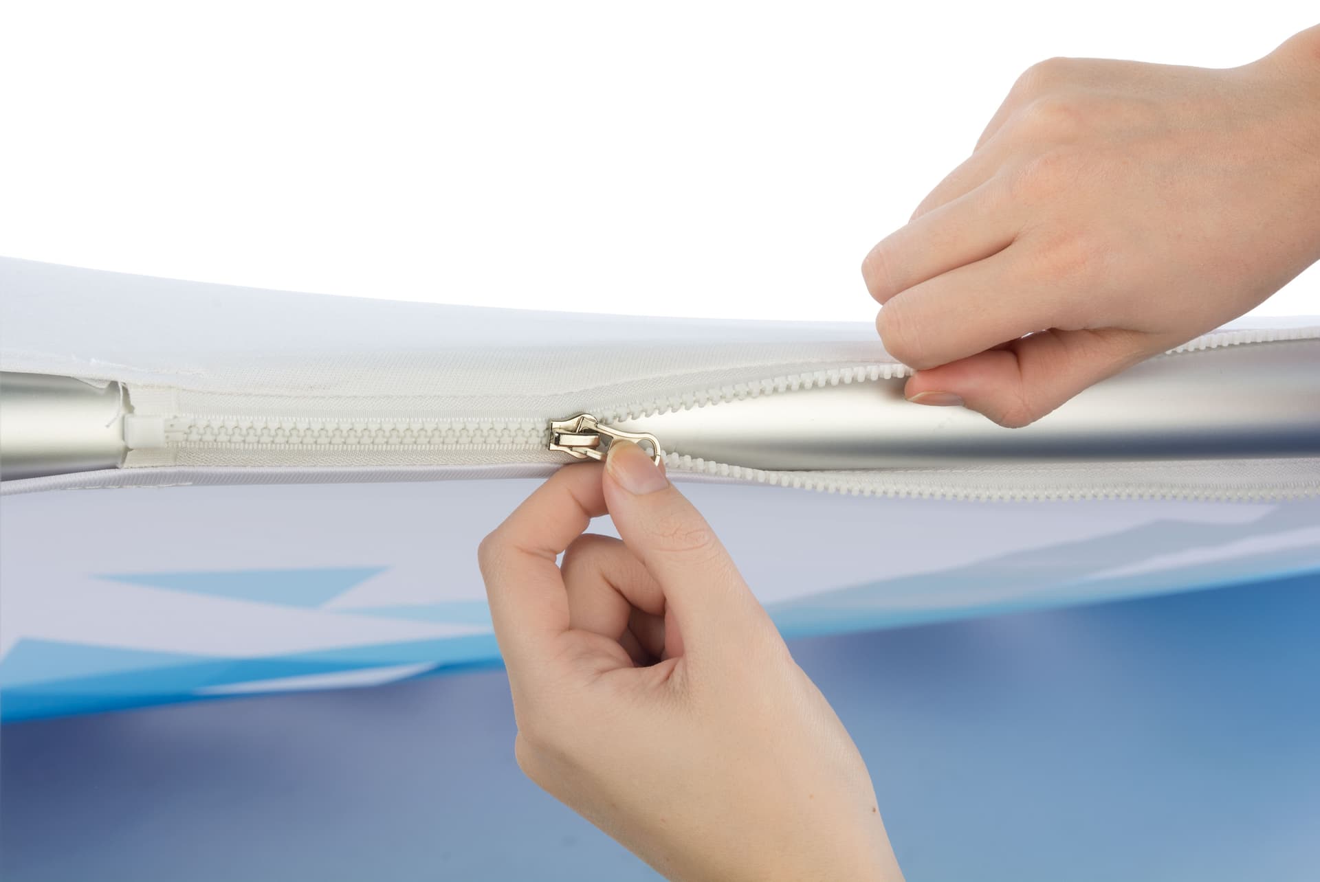 Aluminum frame stretch fabric tube display wall with integrated zipper