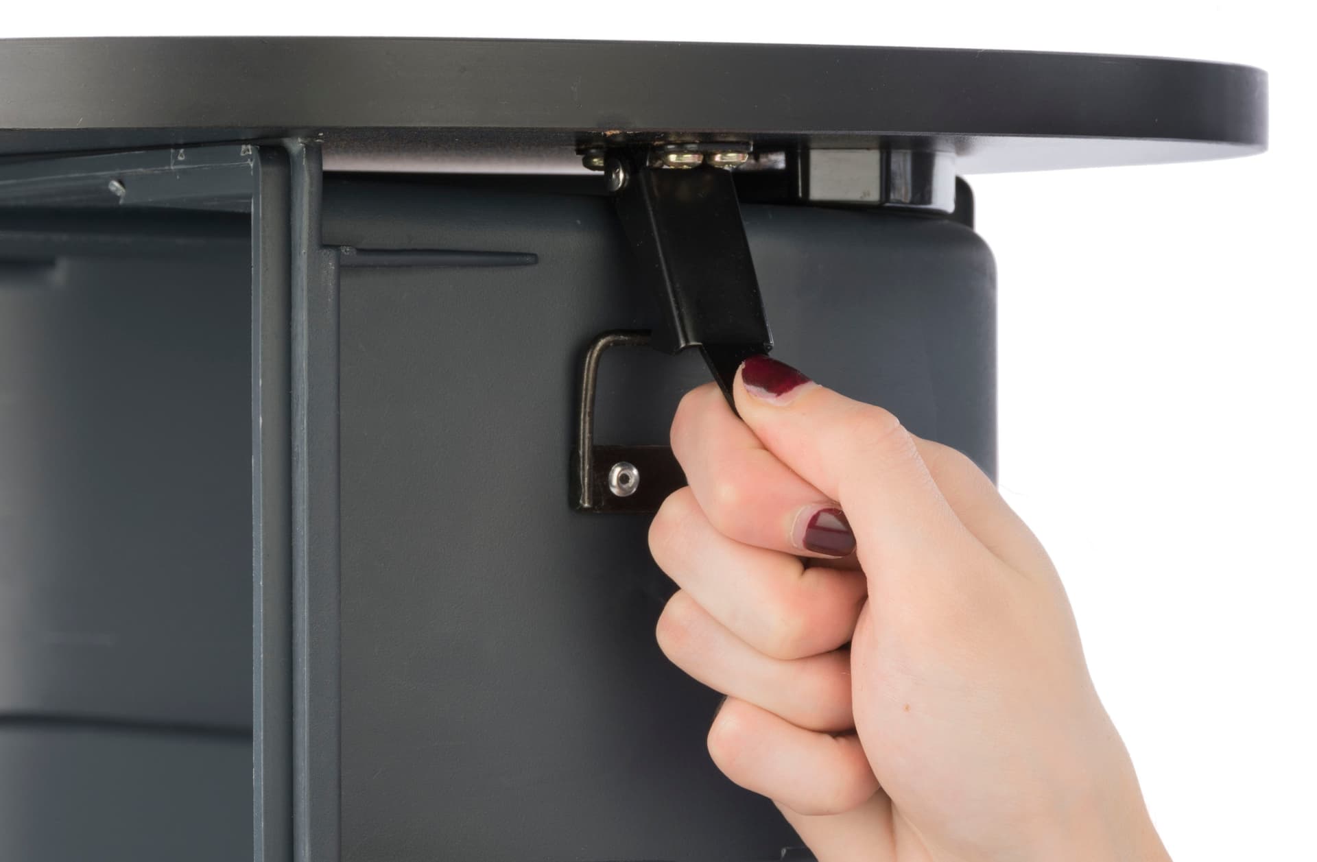 Shipping case counter kit with latches for countertop