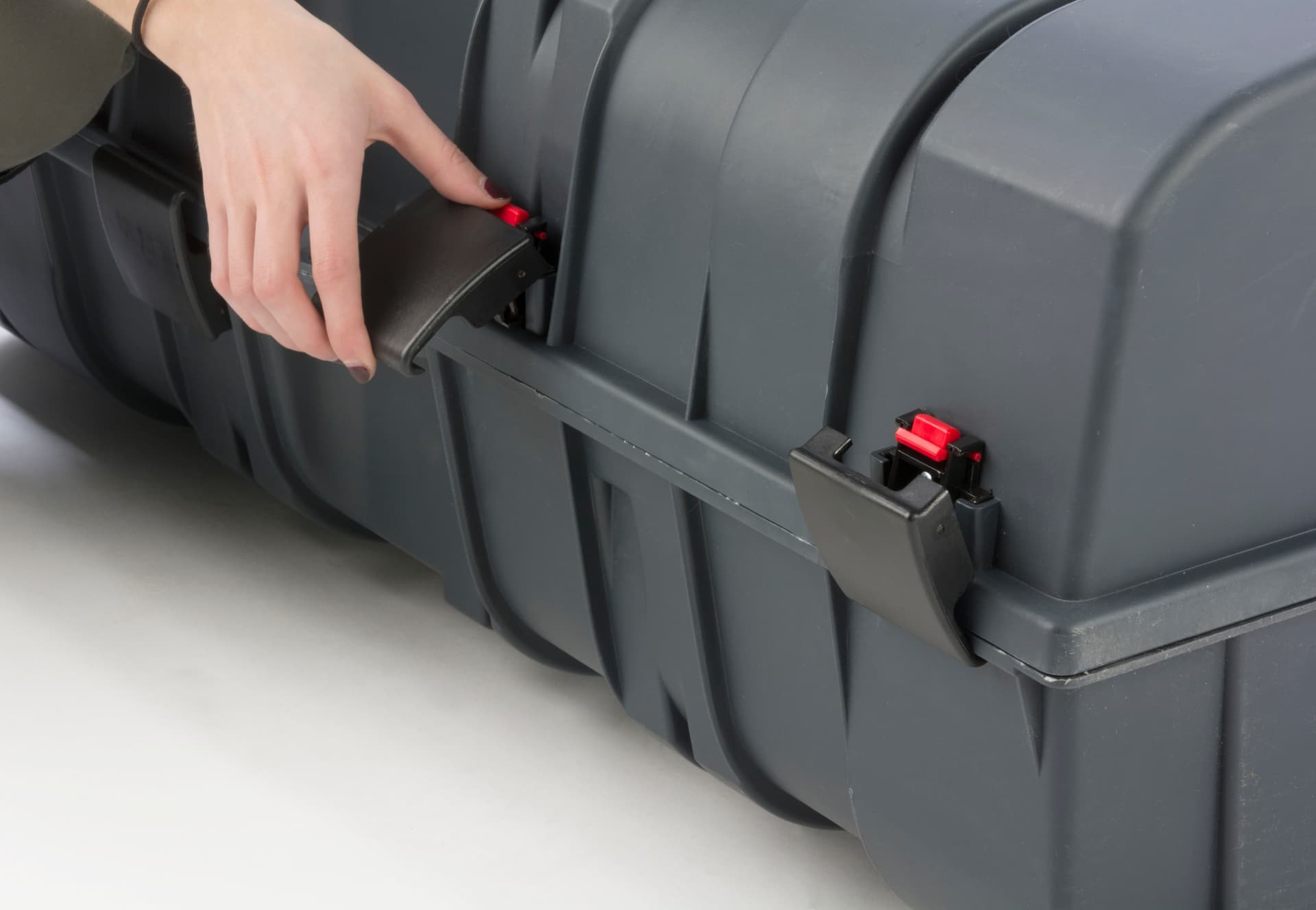 Shipping case counter kit with snap closures