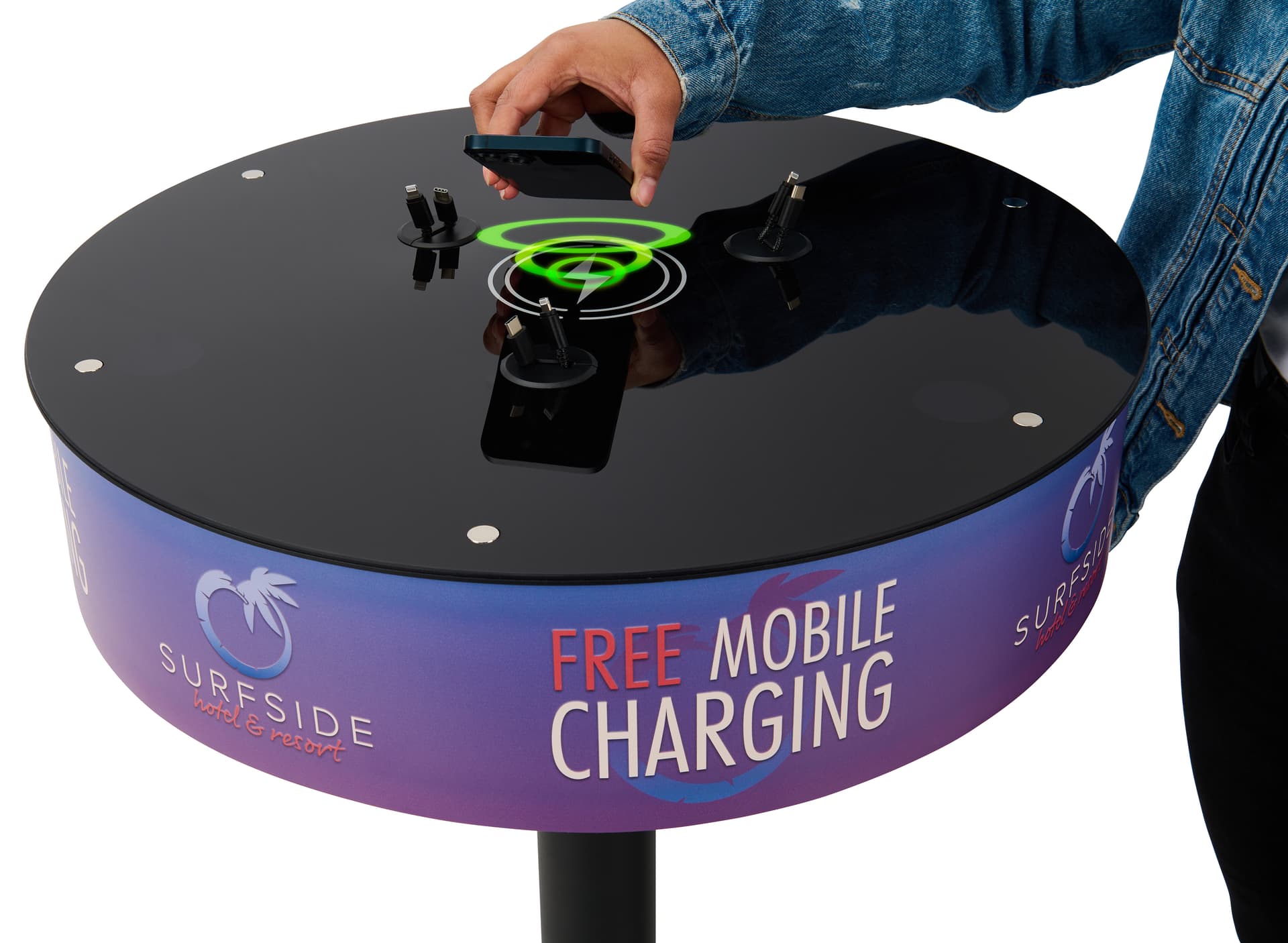 Mobile charging station with wireless connection