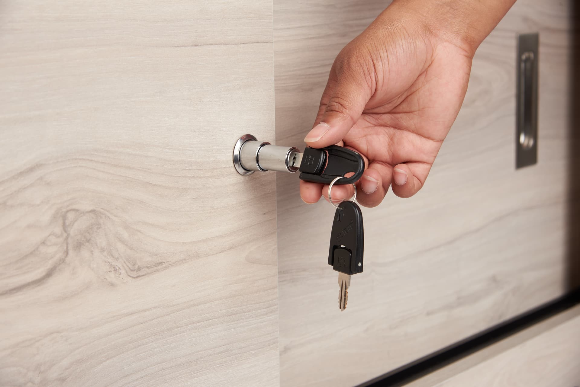 Glass display counter with two sets of keys