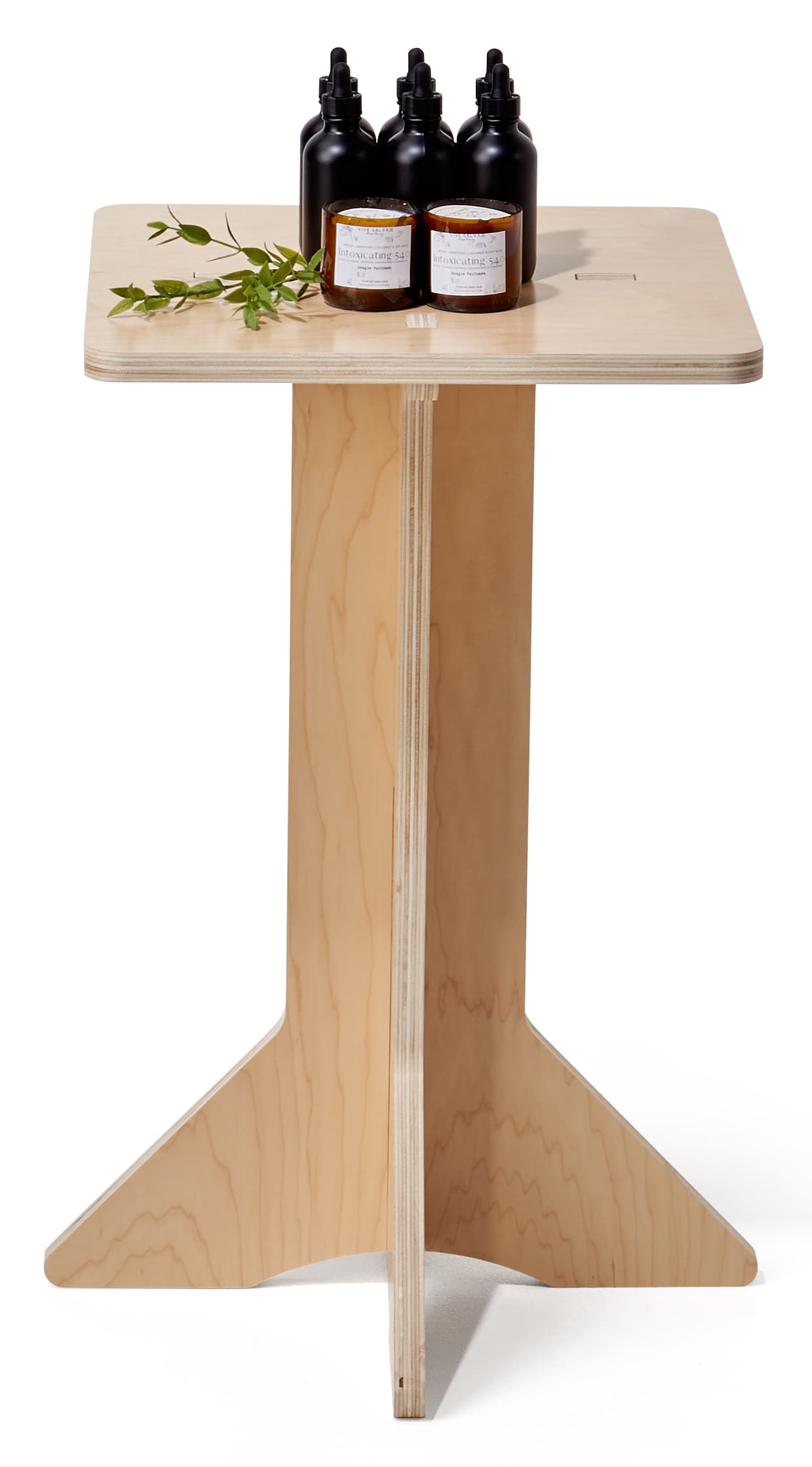 Collapsible wooden retail pedestal with flat pack design 