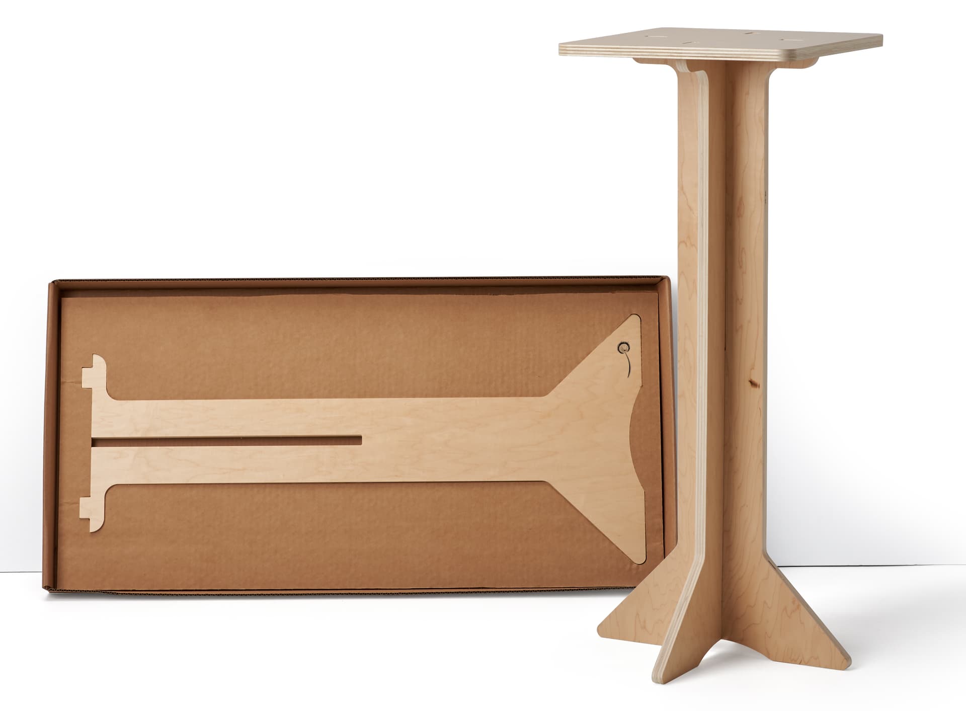 Flat pack retail table with recyclable carrying case 