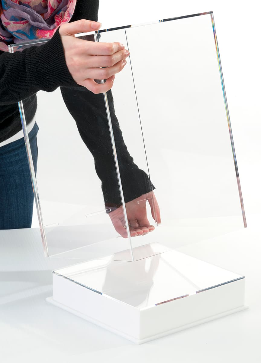 Tabletop acrylic display box with label & lift-off clear top