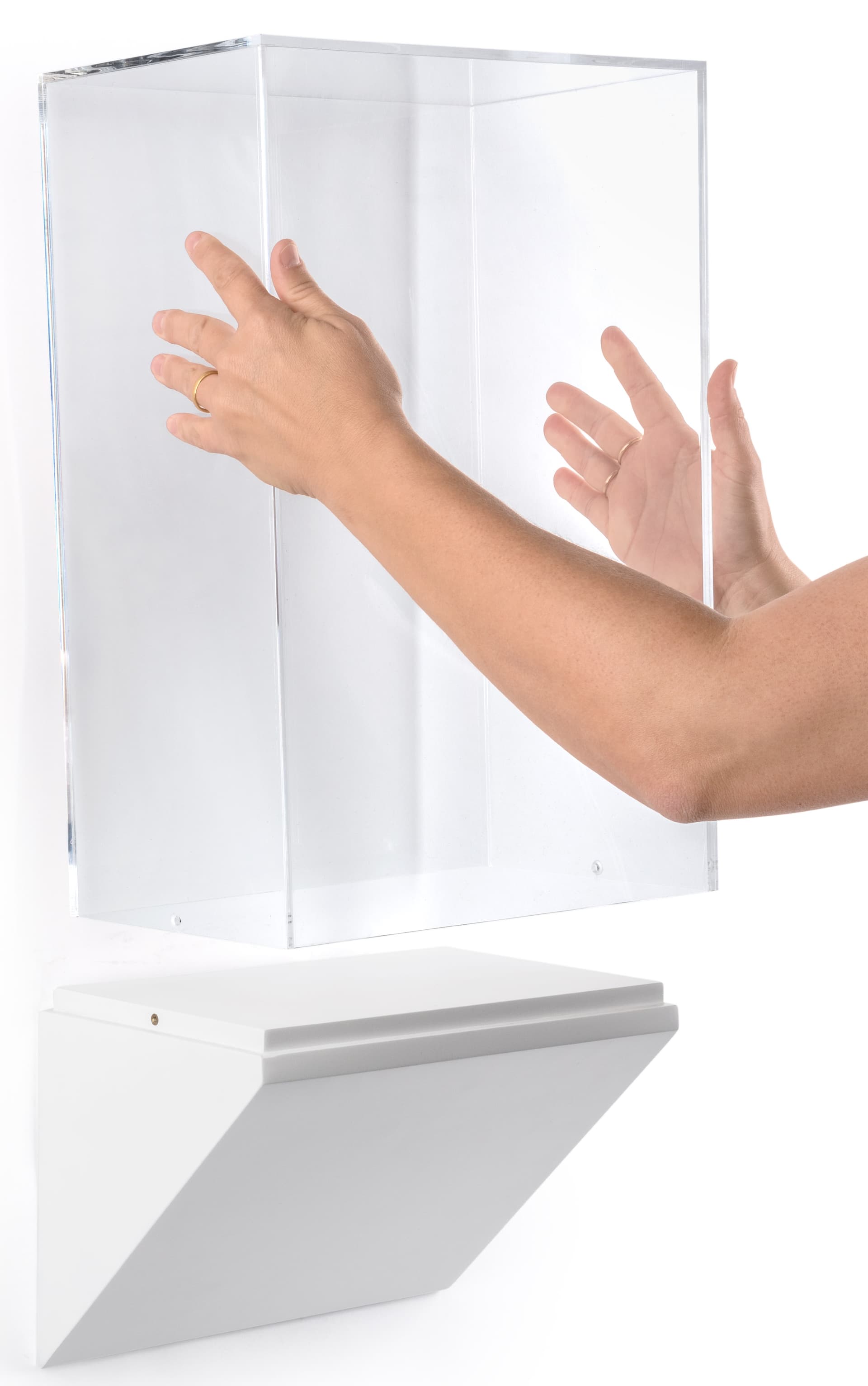 Wedge pedestal museum wall case with lift-off enclosure