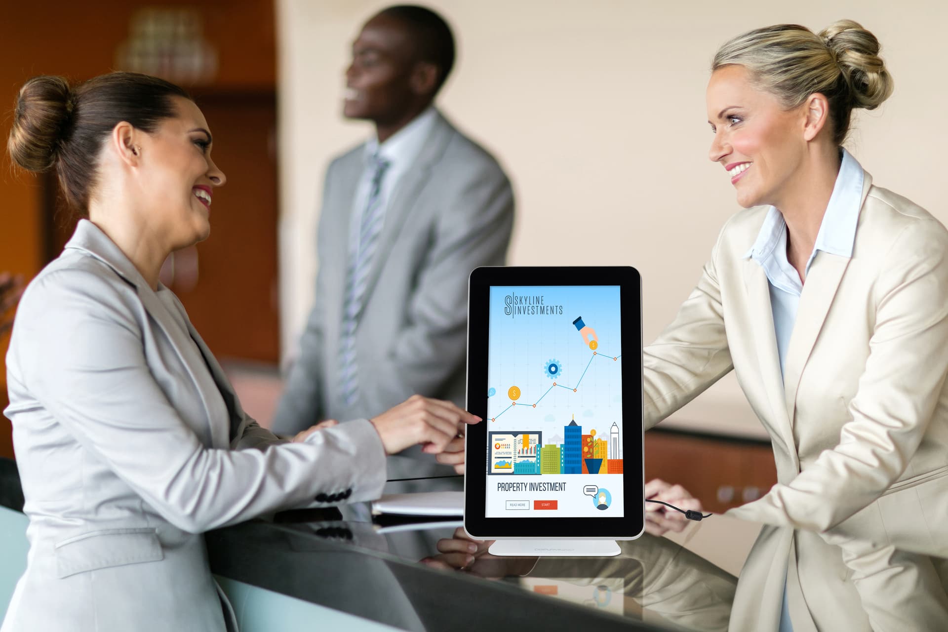 Countertop kiosk with 60 hertz refresh rate
