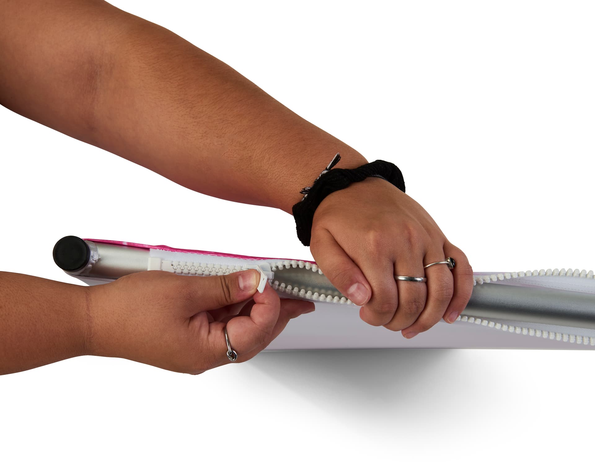 Fabric banner display stand with zippered graphics