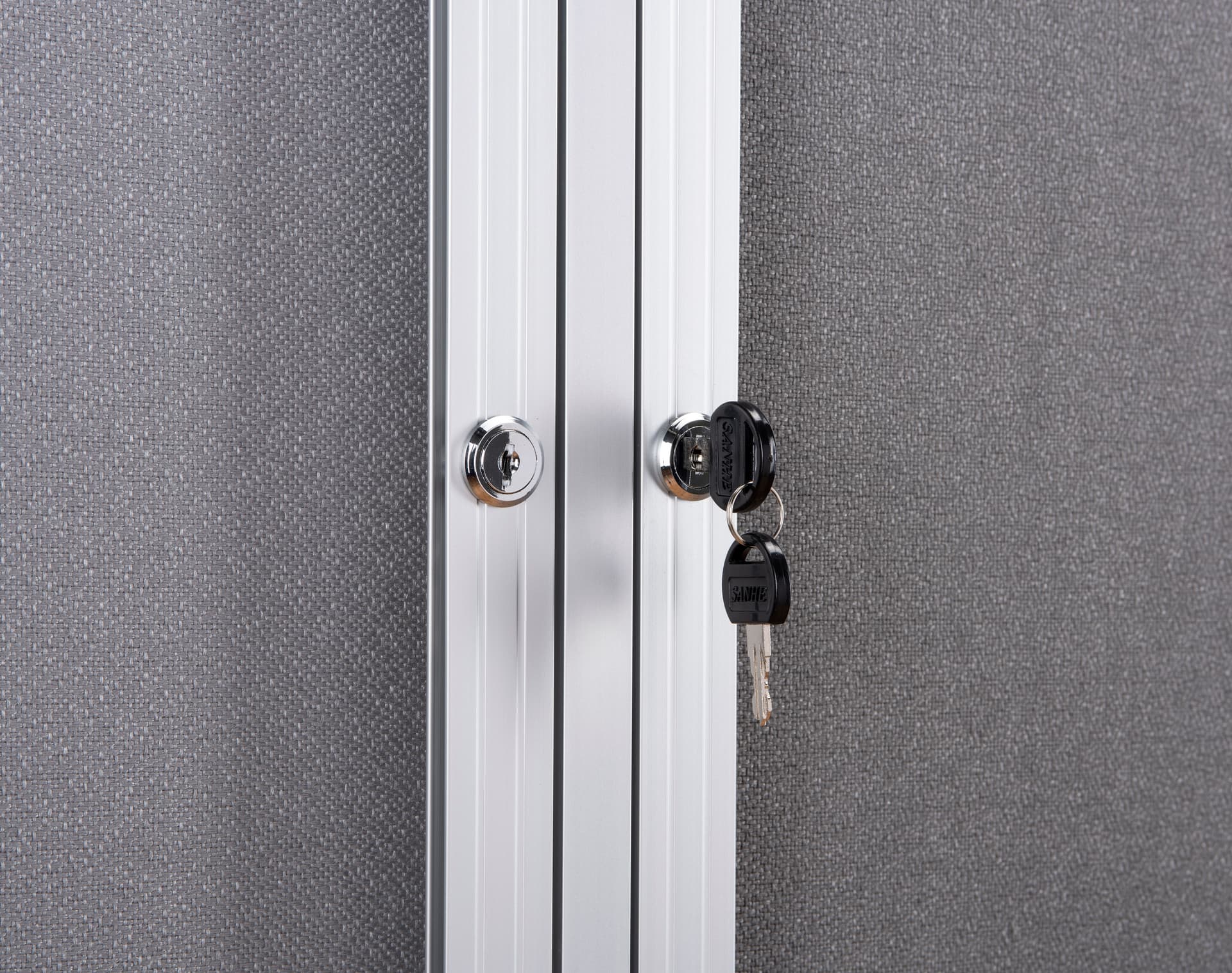 Enclosed polycarbonate bulletin board with secure locking system