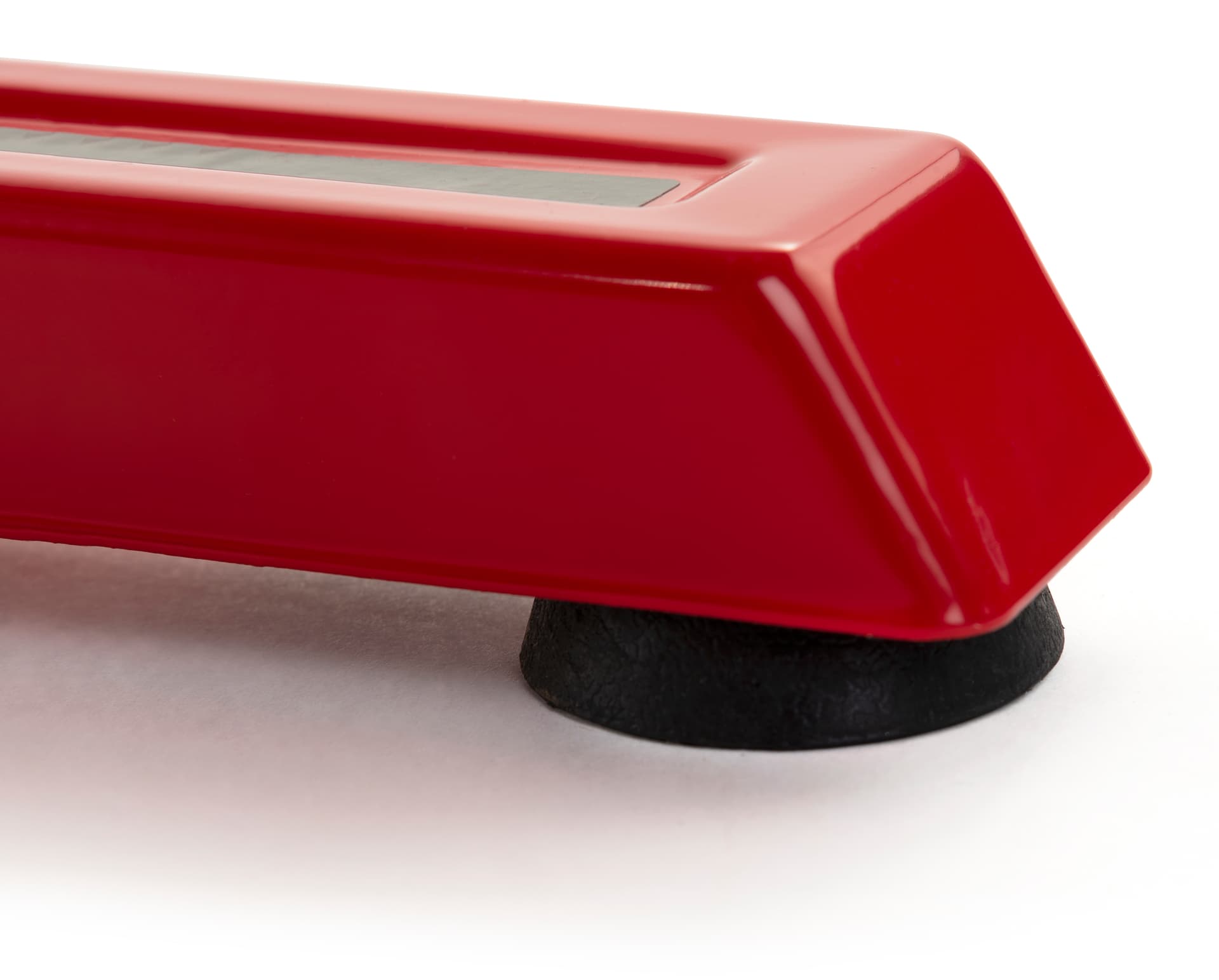 Ergonomic gaming z desk features 4 adjustable floor levelers 