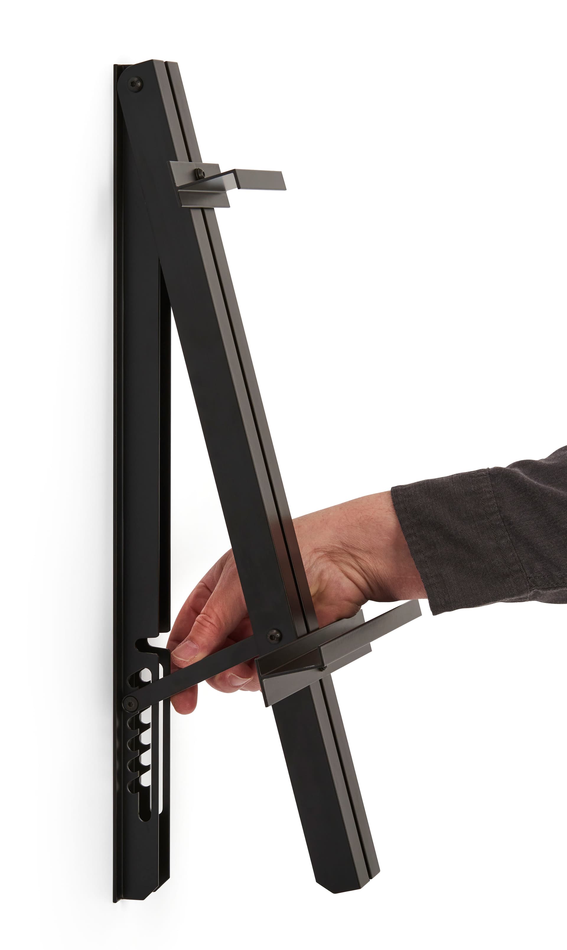 Studio wall easel with user-friendly design 