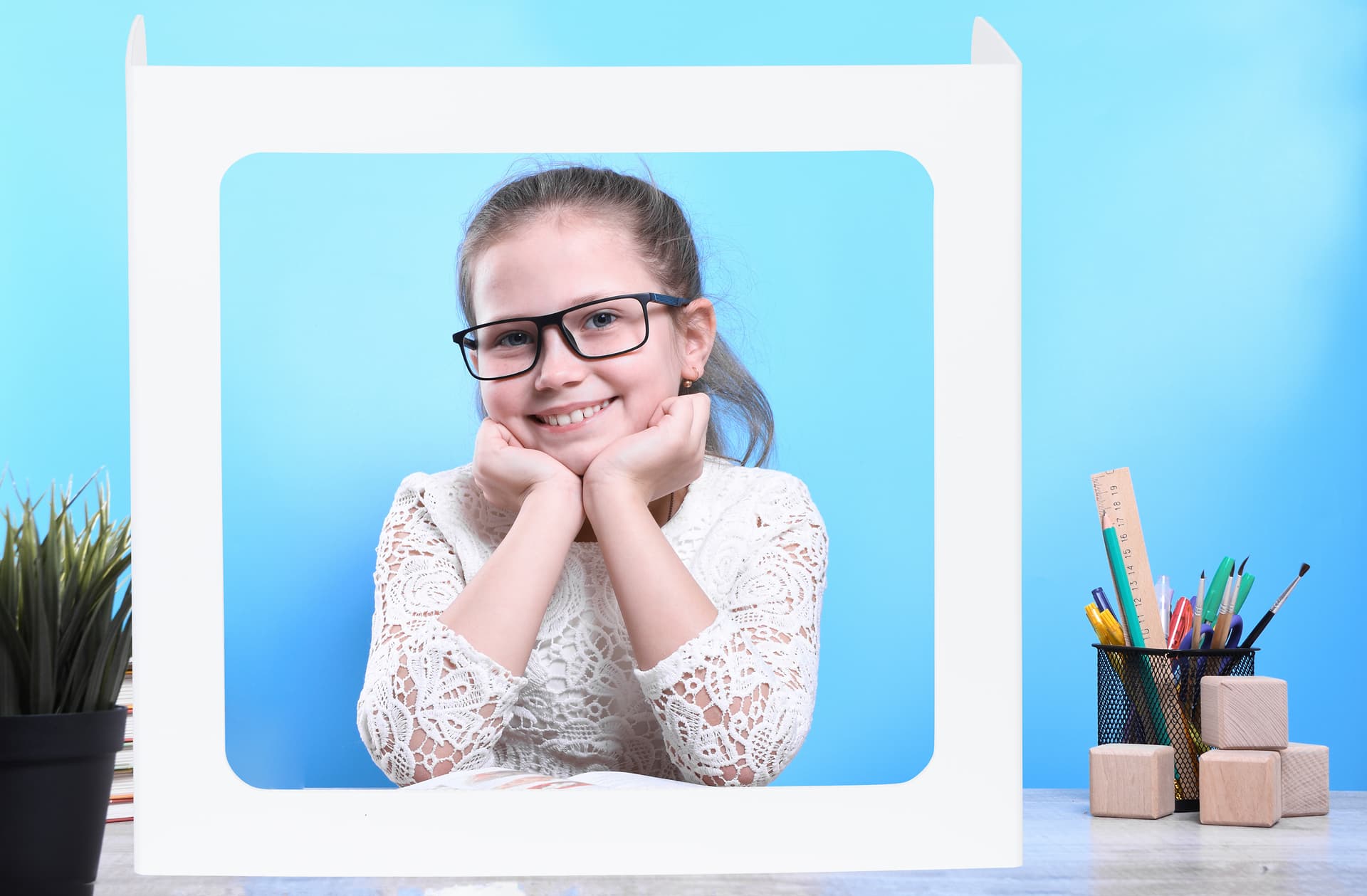 Student desktop privacy shield with trifold design