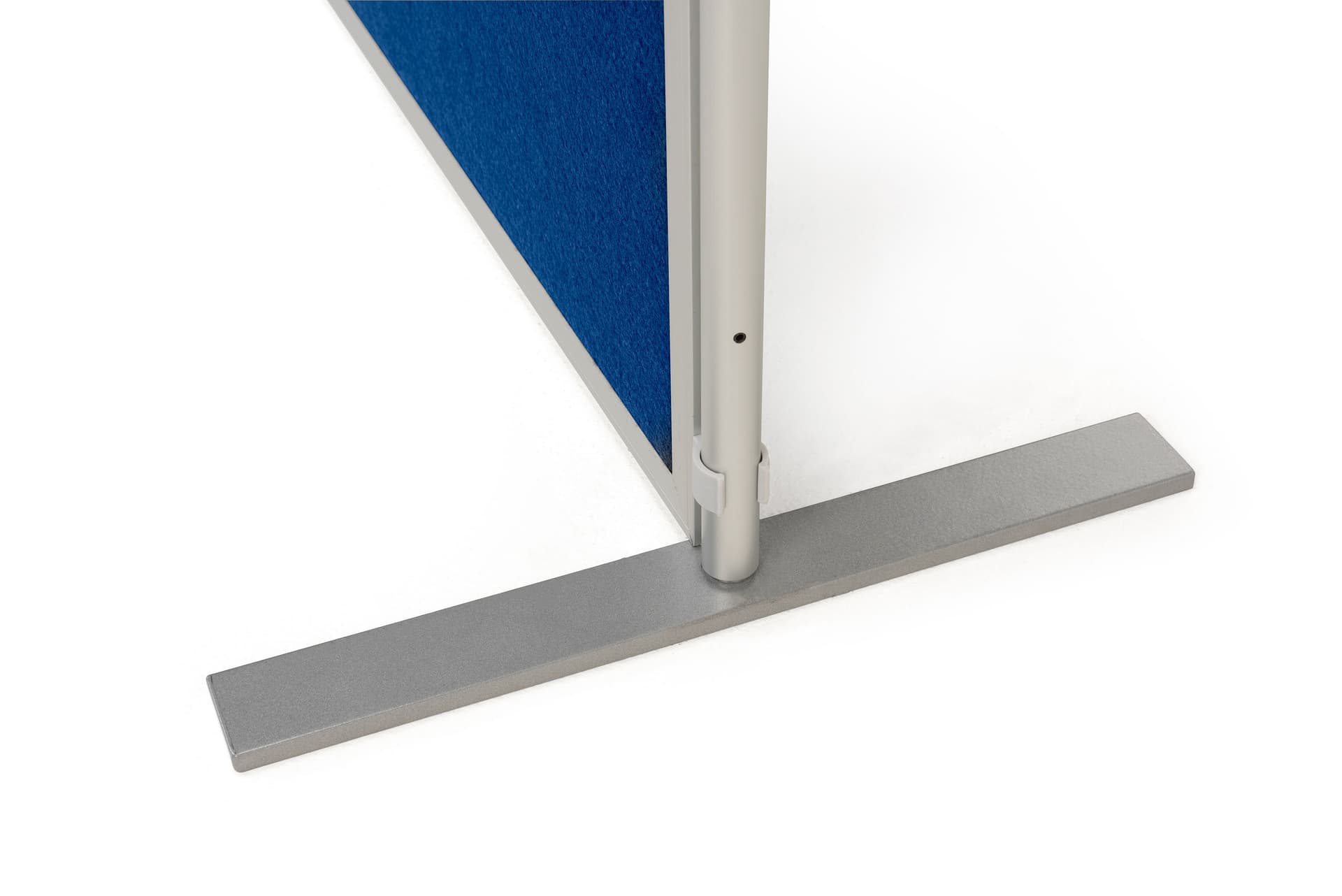 Freestanding modular display boards with sturdy metal feet