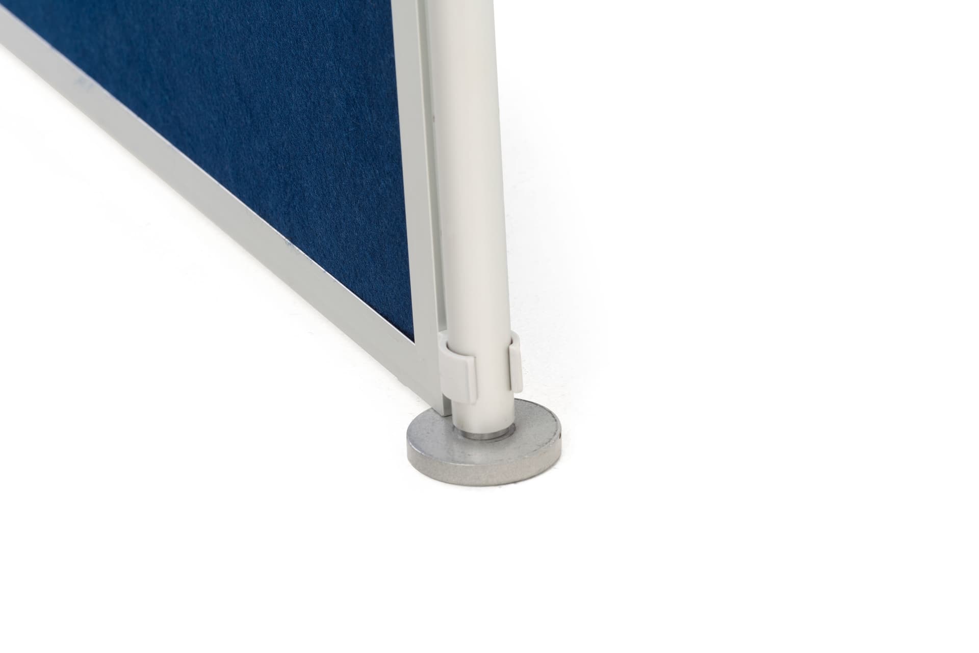 Freestanding modular display boards with clip on pole system 