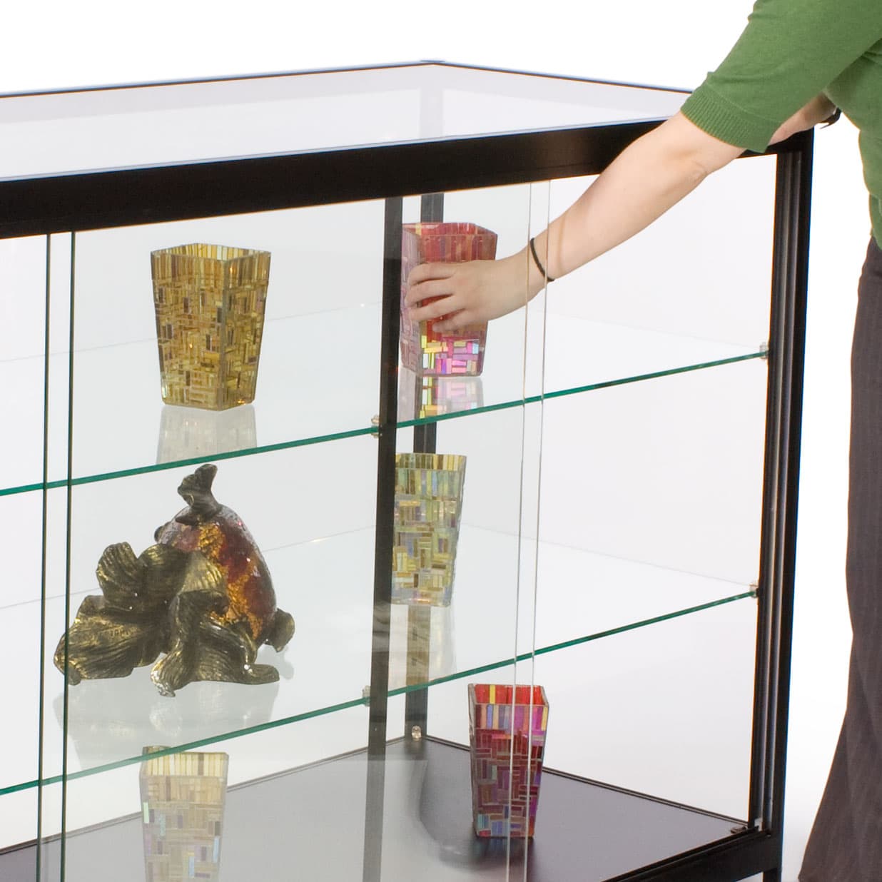 Jewelry Counters That Can Hold Expensive Valuables