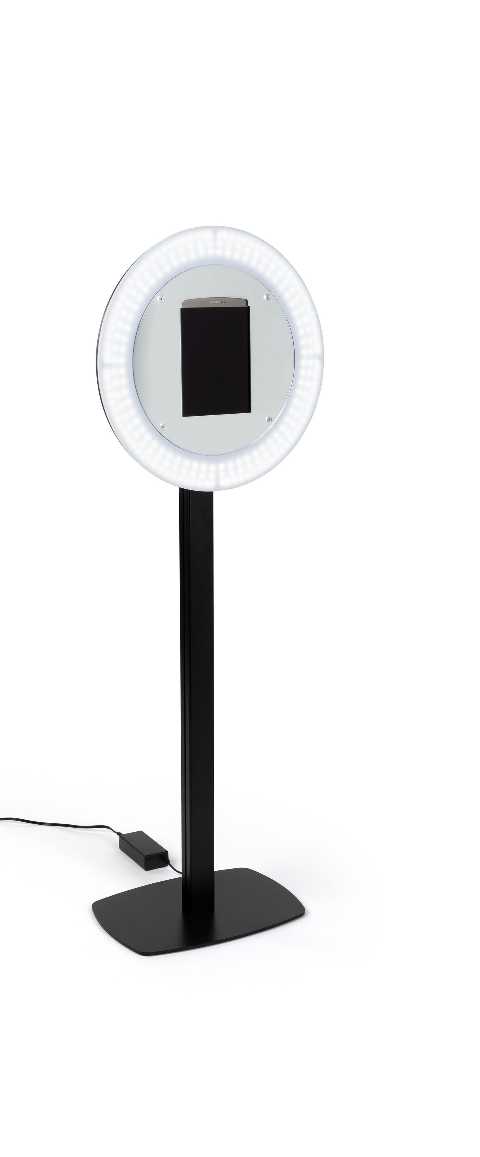 iPad photo booth stand with light ring featuring 3200K-5600K color temperature