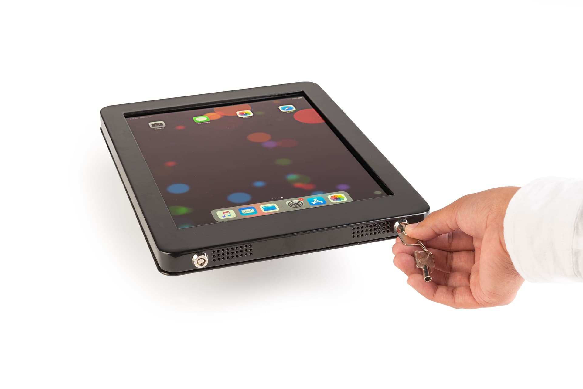 iPad POS kiosk with dual-locking theft prevention enclosure 
