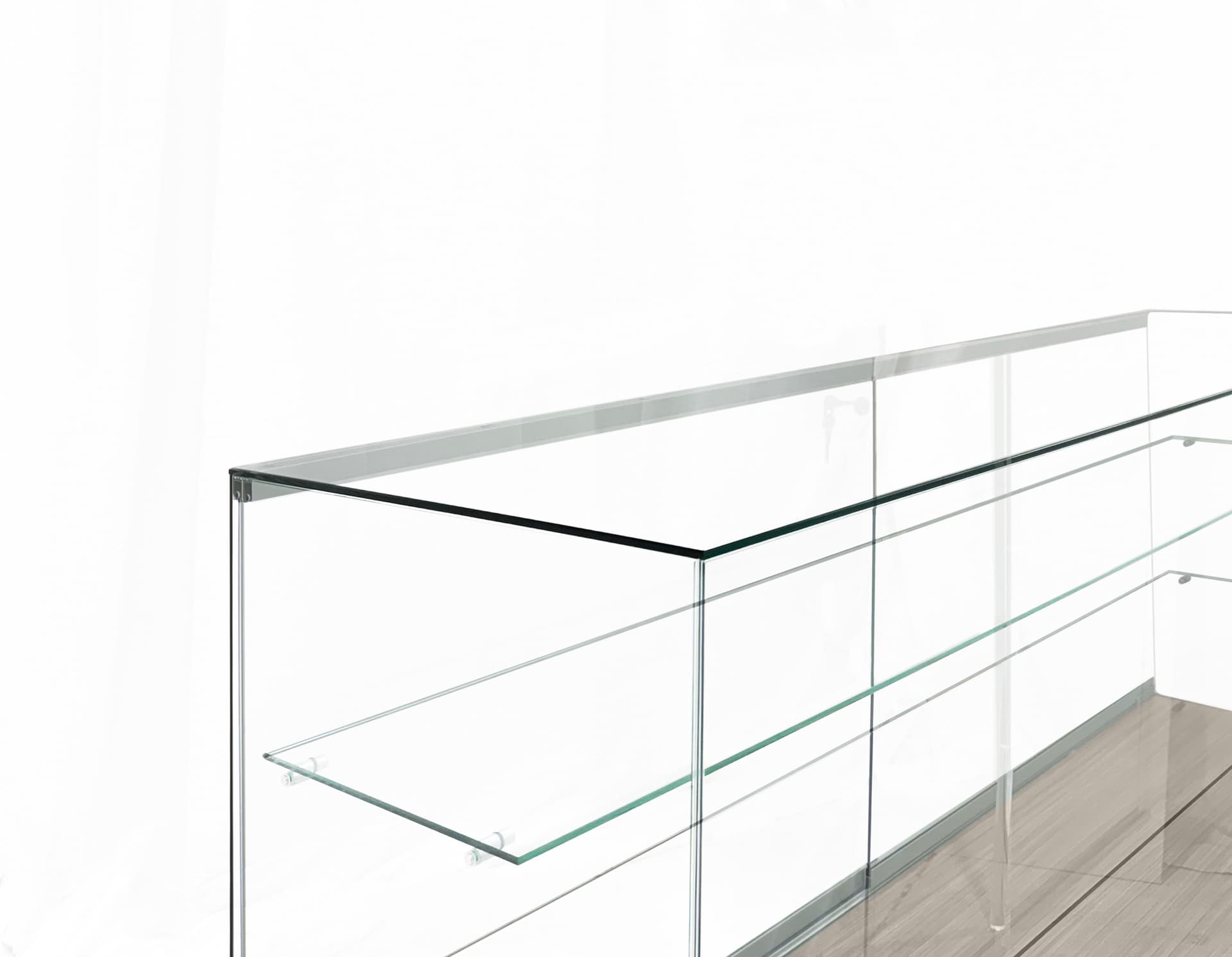 Glass display counter with tempered glass