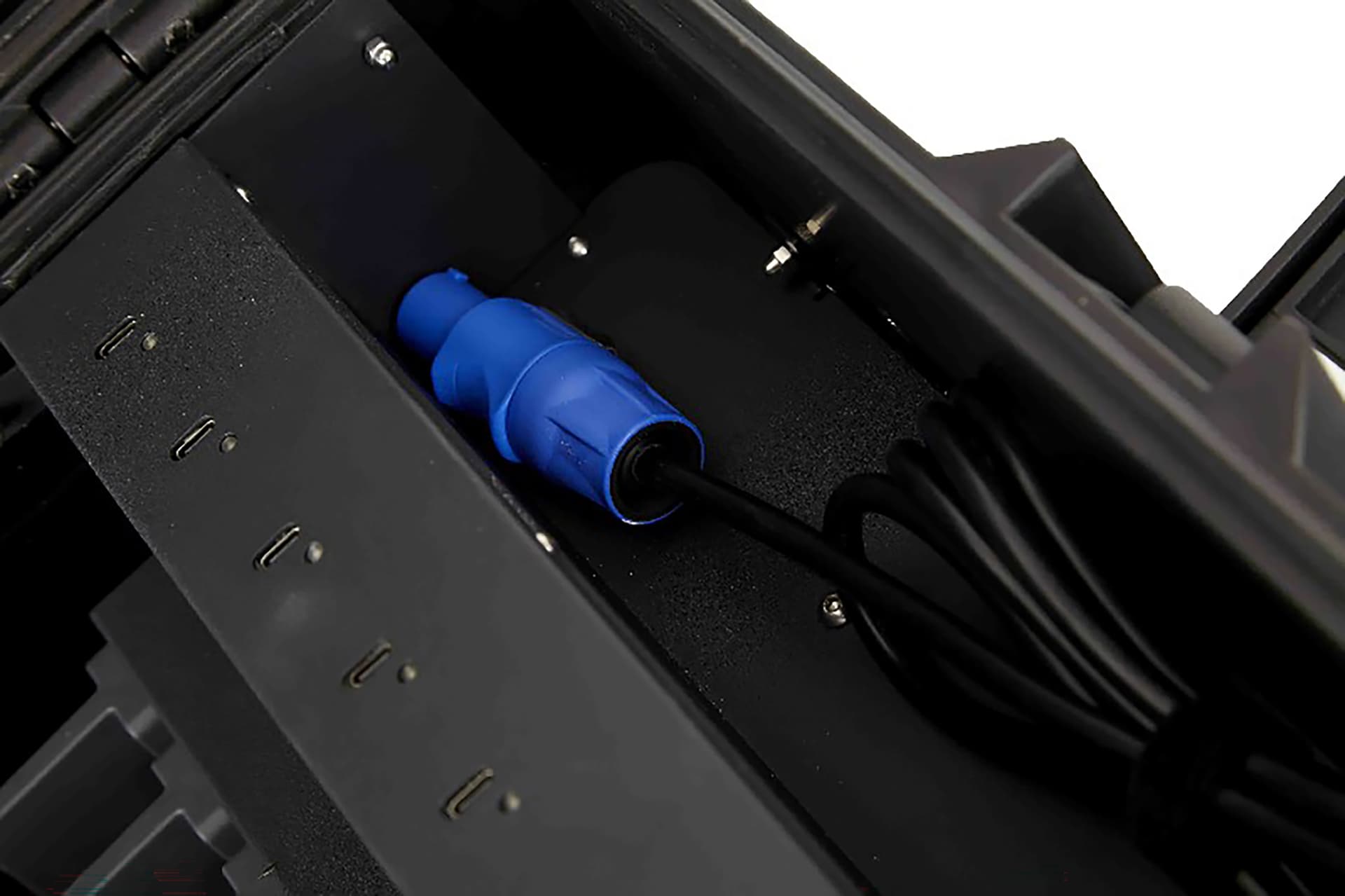Tablet charging cart with 45W per-port output
