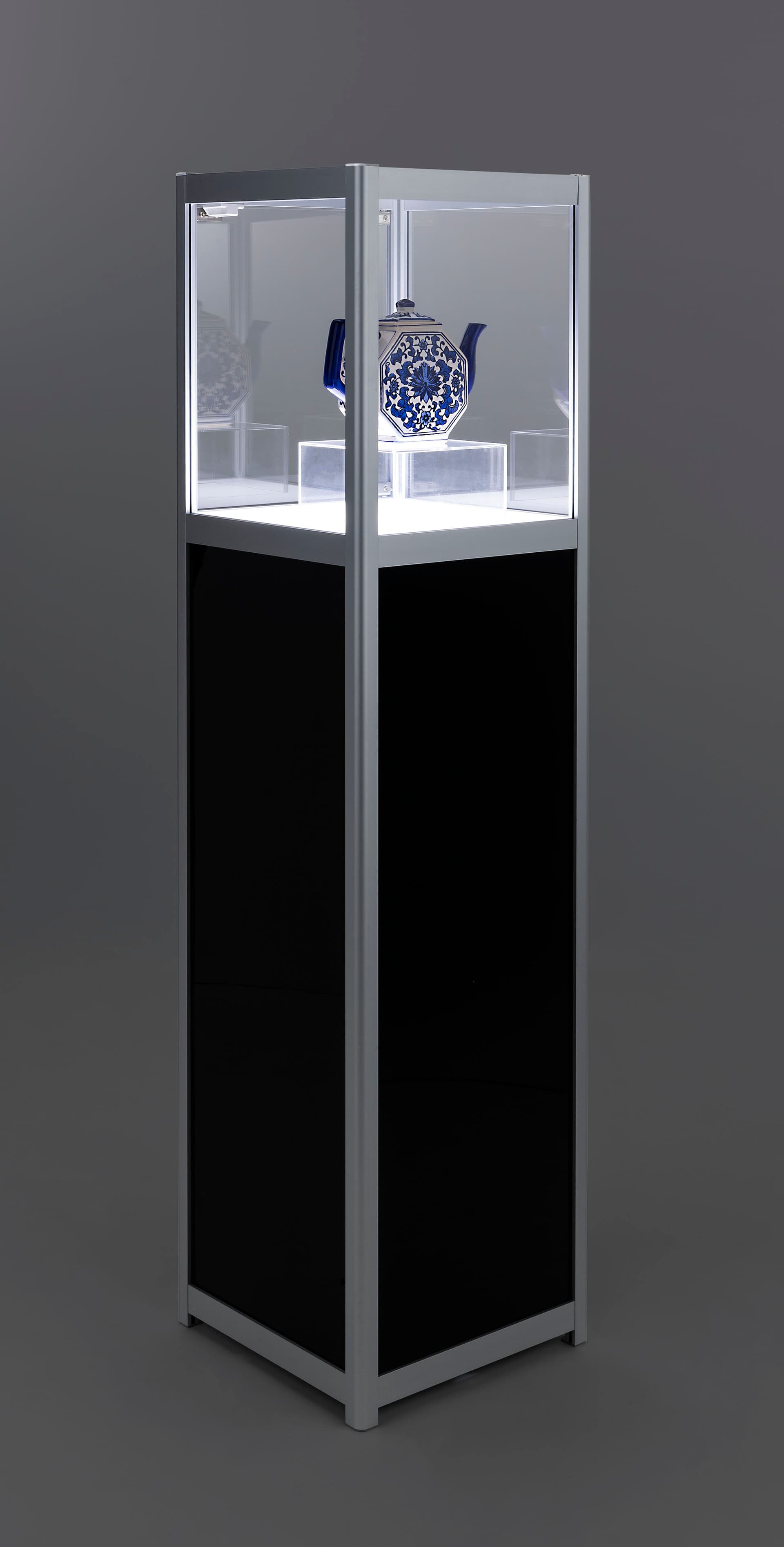 Illuminated panel display pedestal with 12 hours of battery life per use 