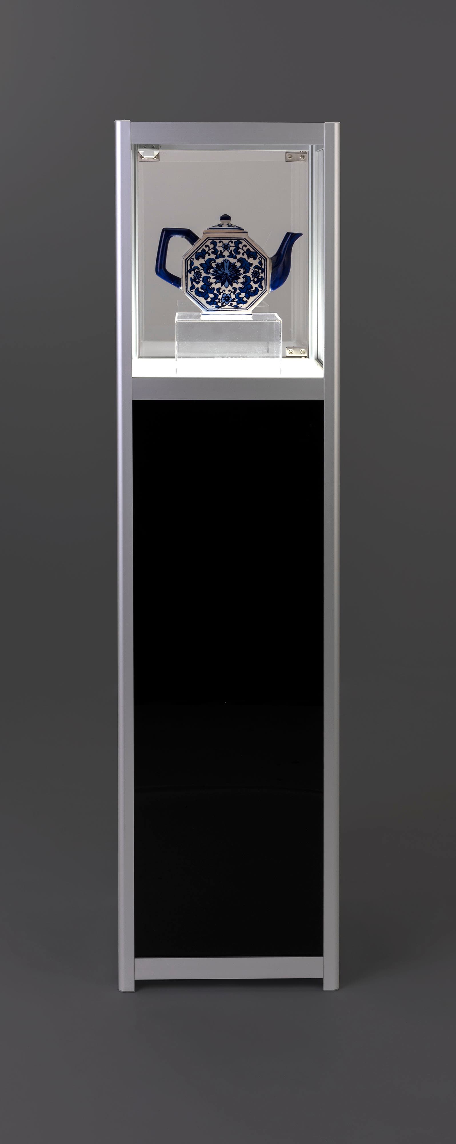 Rectangular illuminated panel display pedestal with 13 x 17 of usable interior space