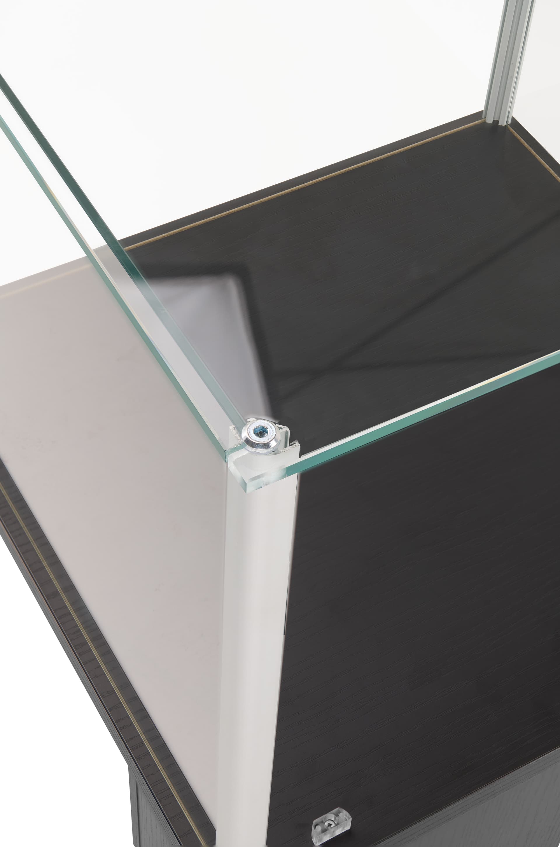 Pedestal showcase with tempered glass