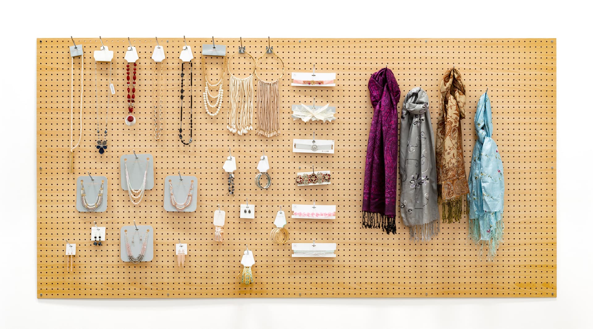 Quick-change retail pegboard wall