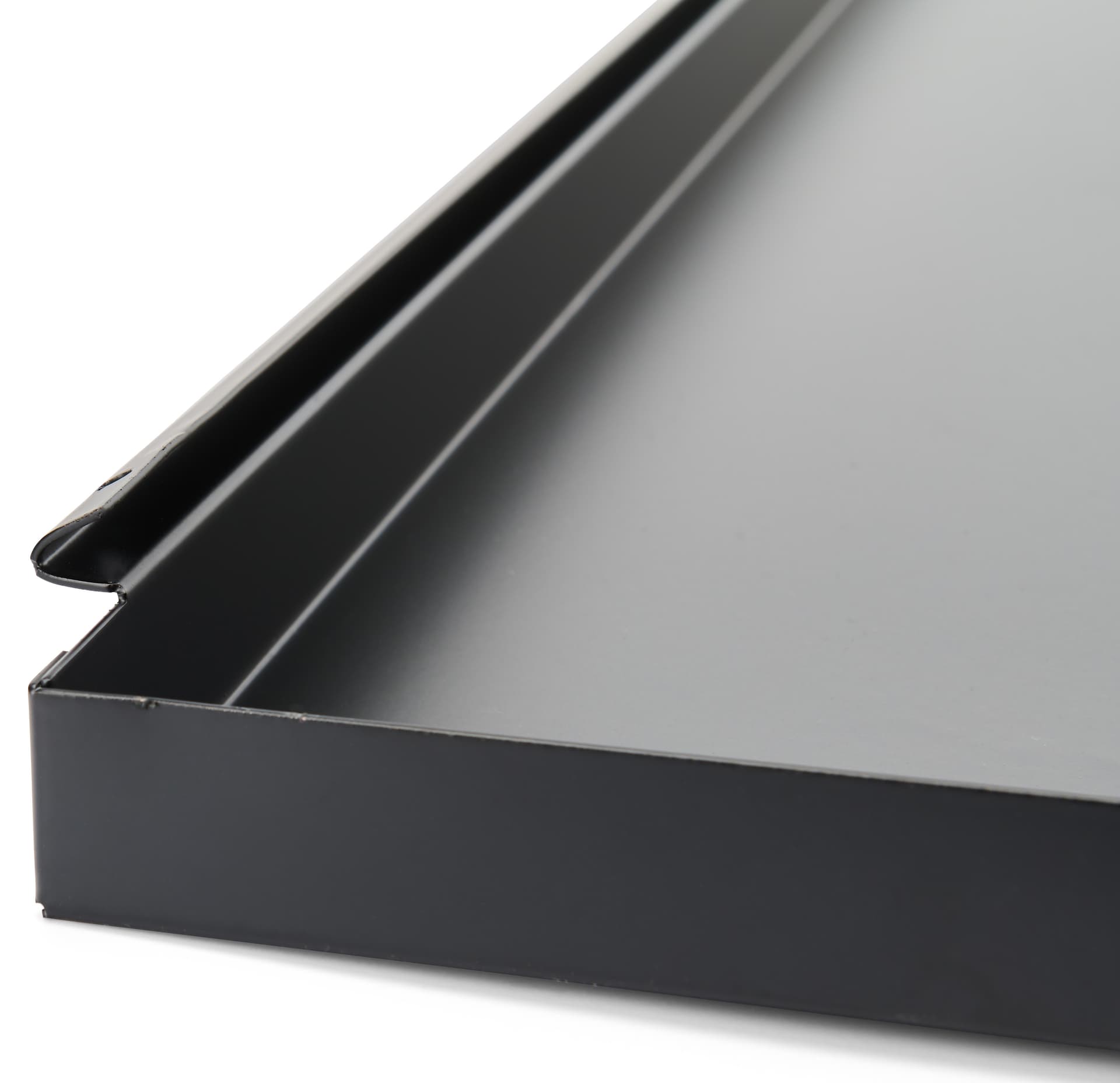 Slatwall shelf with steel construction 