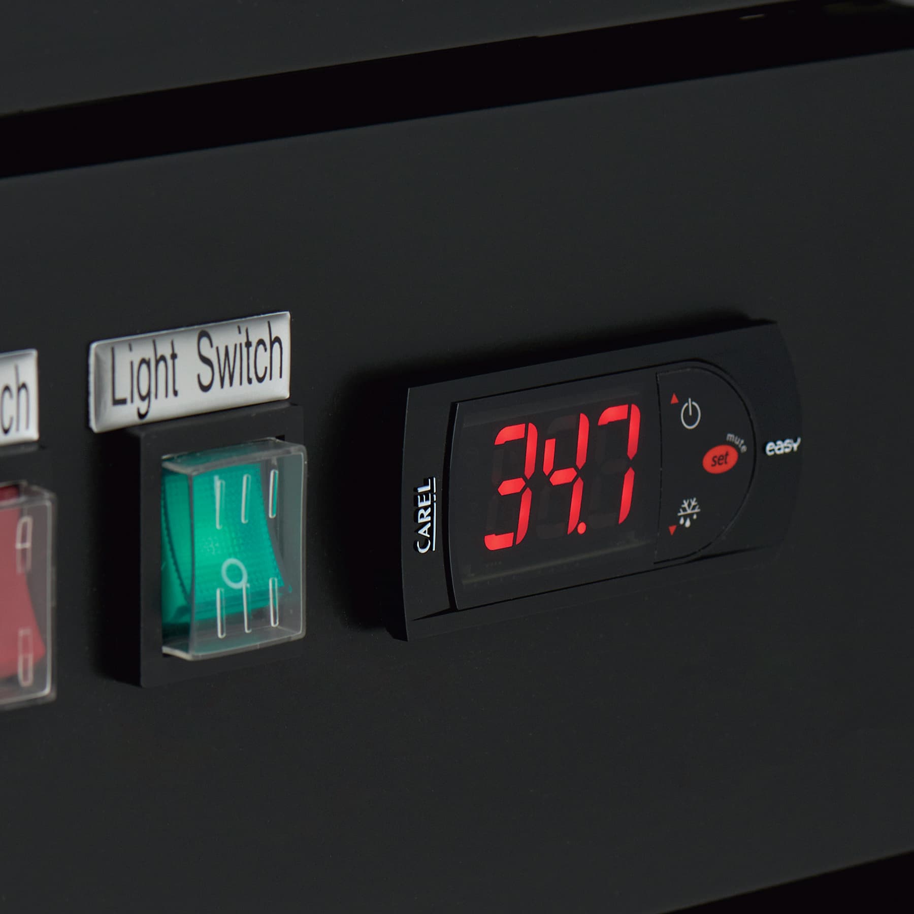 retail refrigerator with digital temperature control