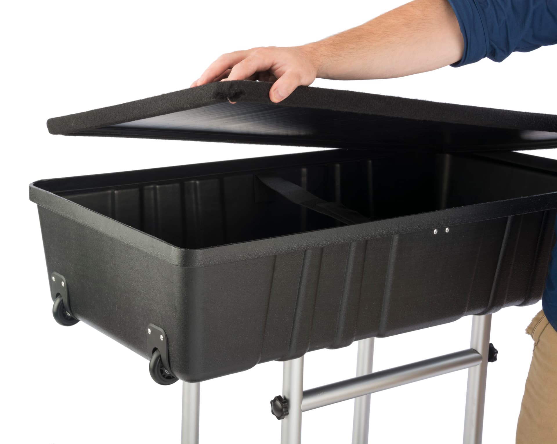 Portable counter with aluminum frame 