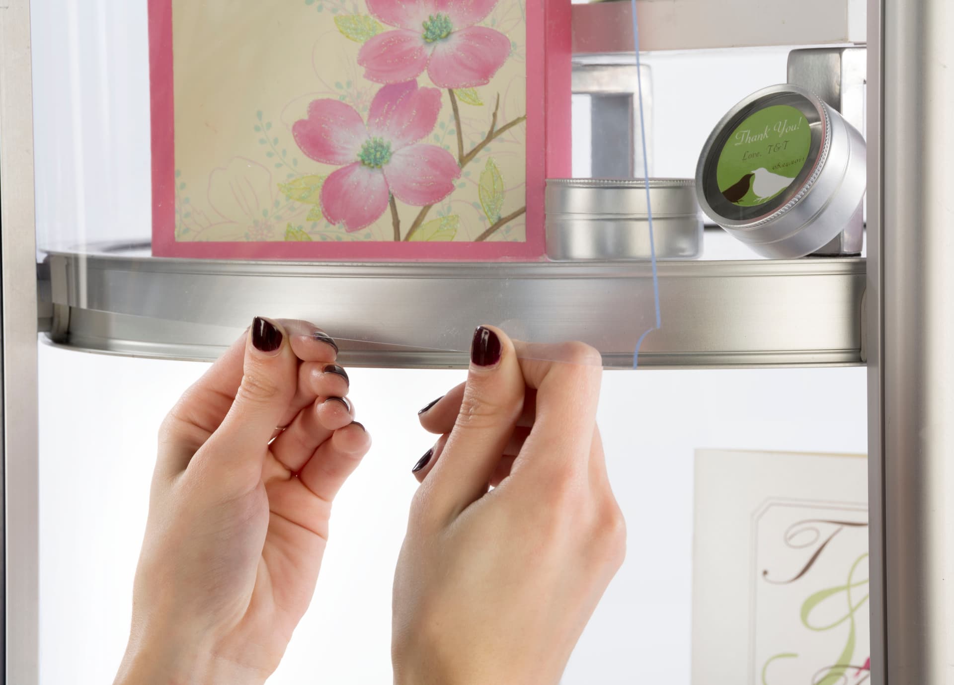 Pirouet portable collapsible showcase with tall frame