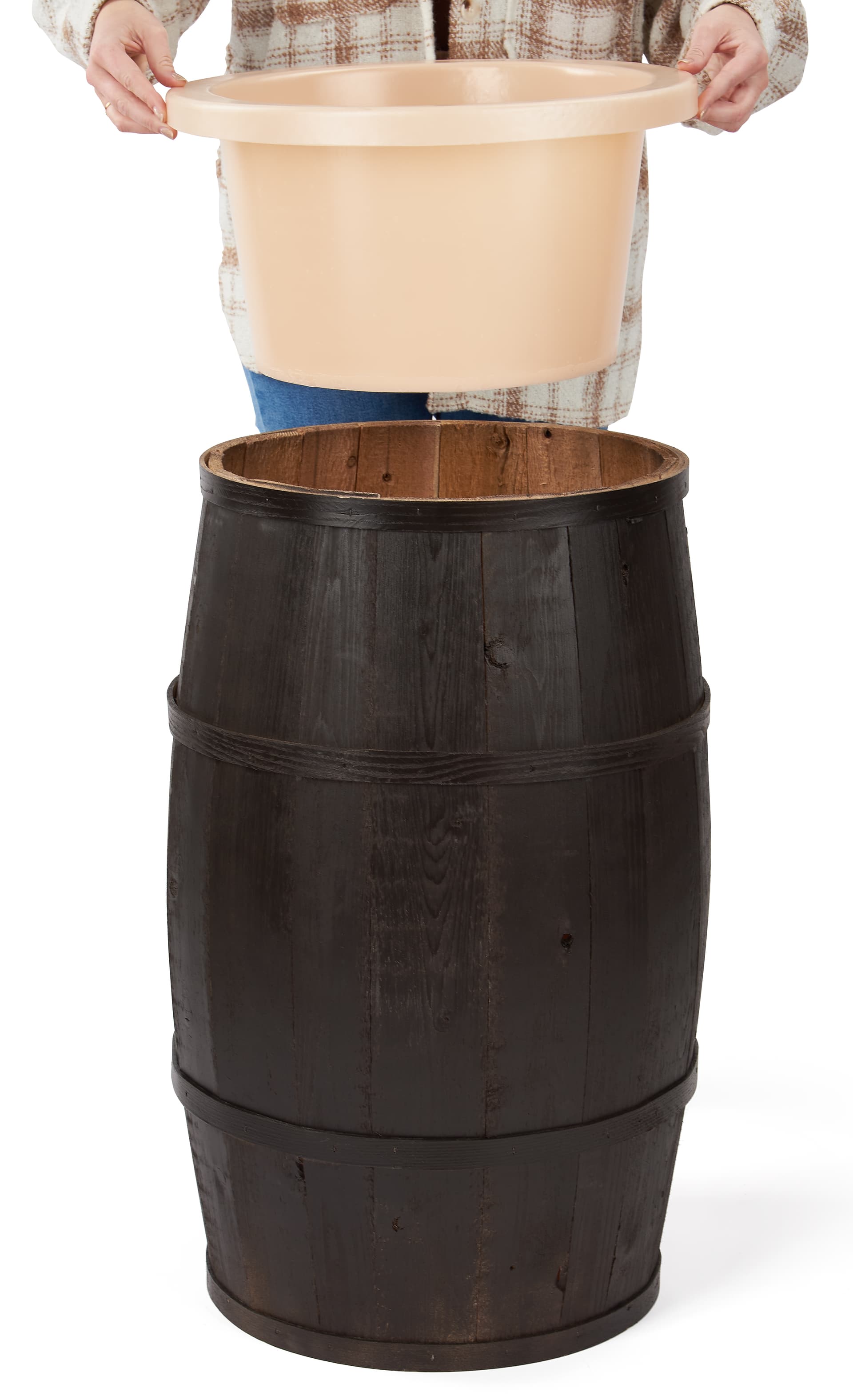 Food grade cedar barrel with removable plastic liner