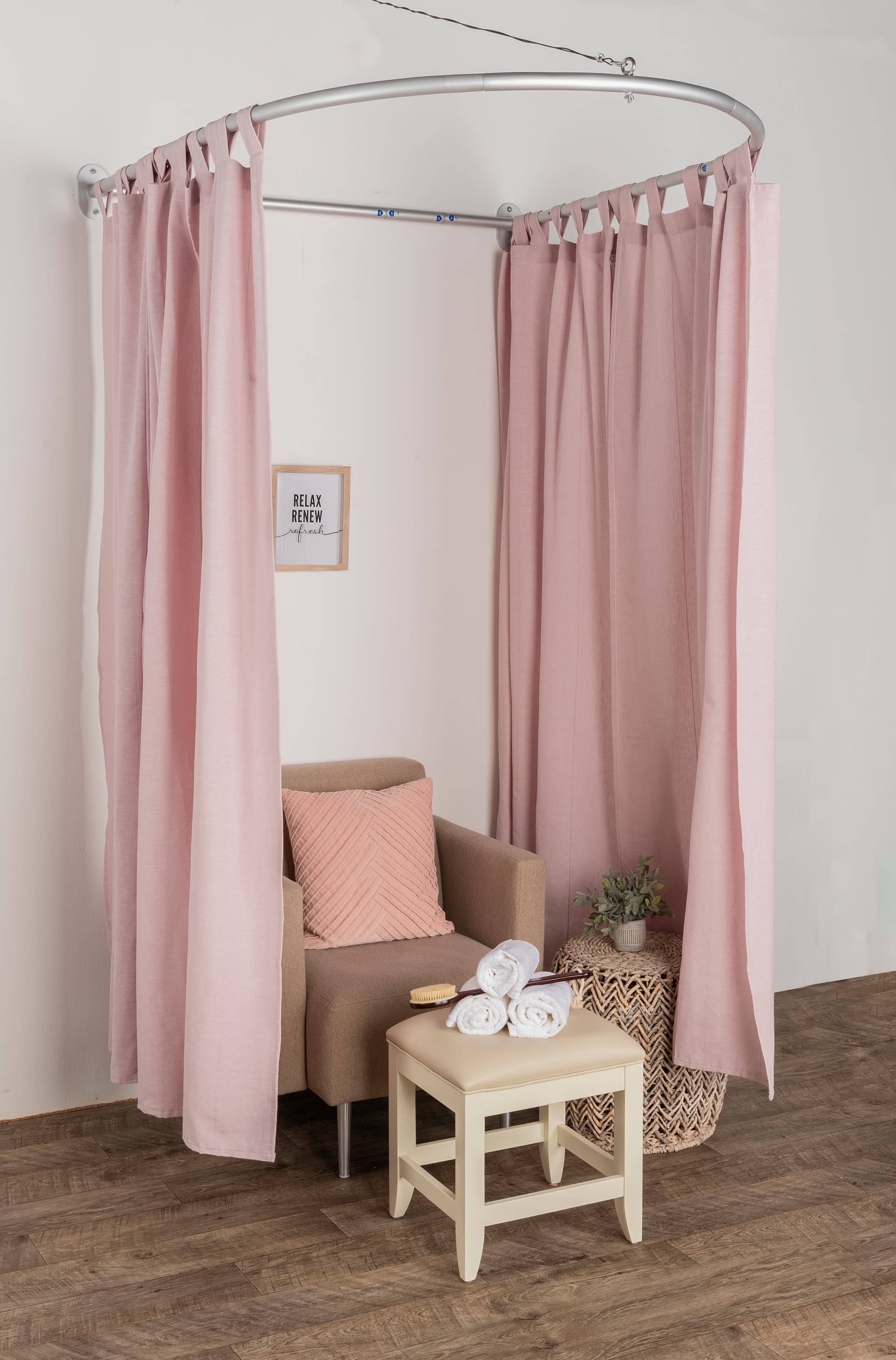 Semicircle changing room kit with 4.5 lb weight capacity