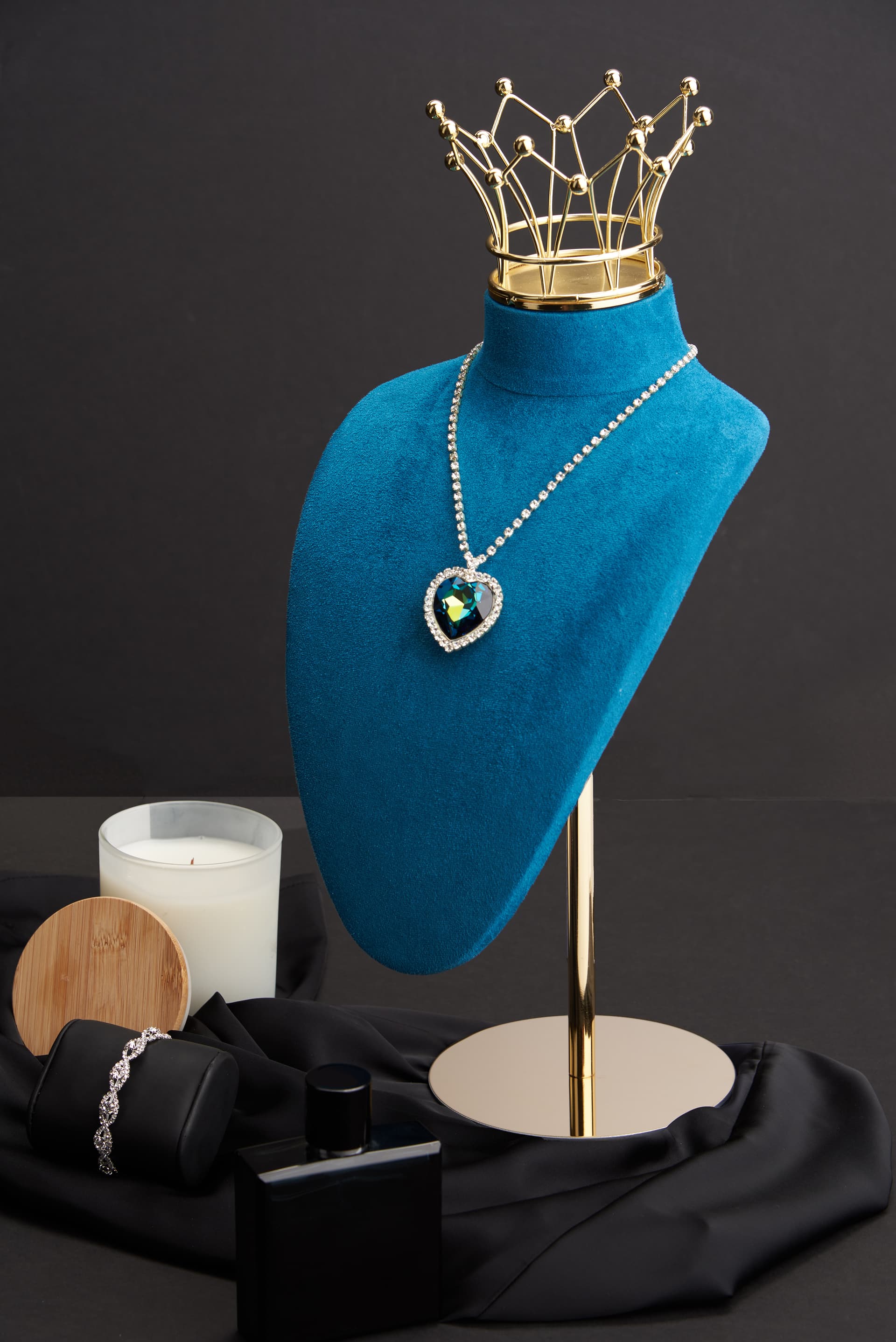 This jewelry bust display stand with crown has a variety of color options 