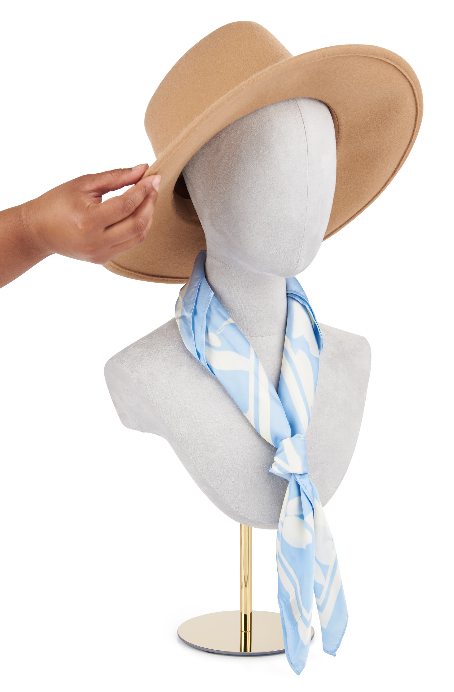 Jewelry head bust display with light weight design 