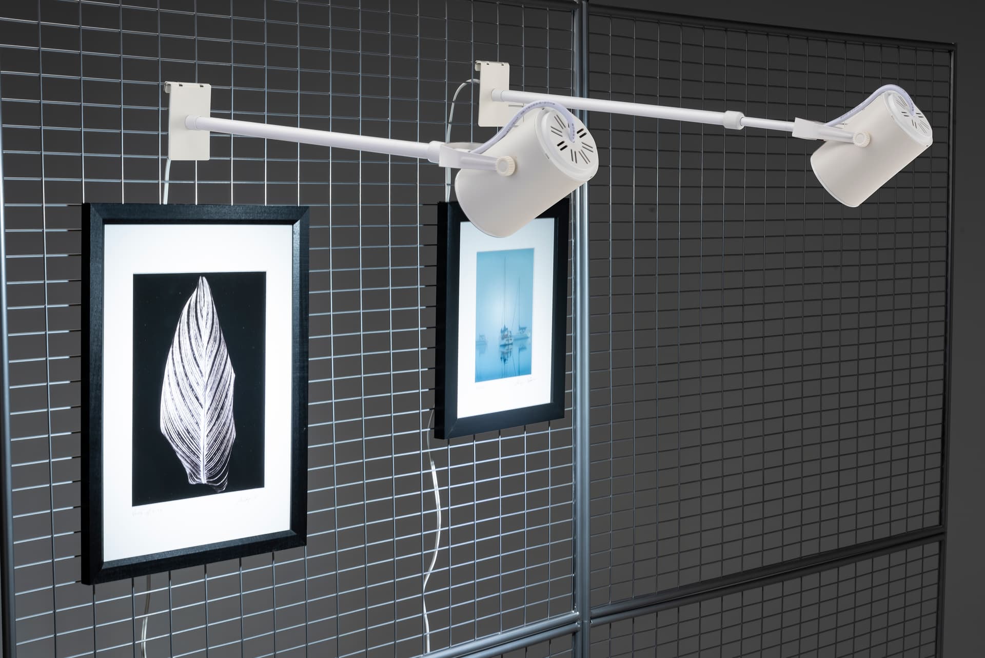 Gridwall display light with one year warranty