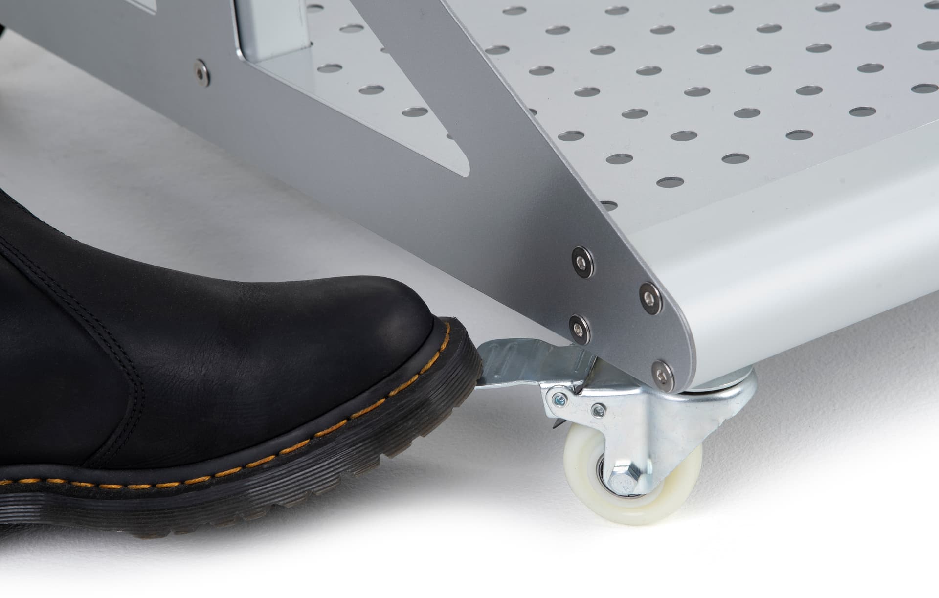 Rolling slatwall stand with sign holder and locking wheels