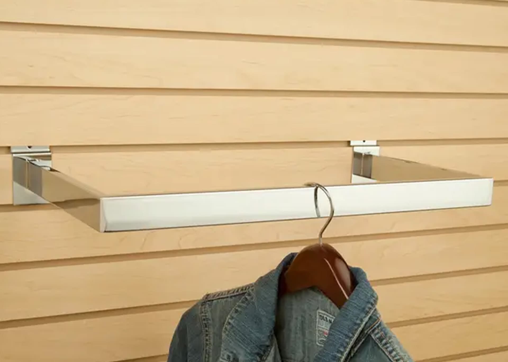 Slatwall U-shaped hangrail mounted on a slatwall