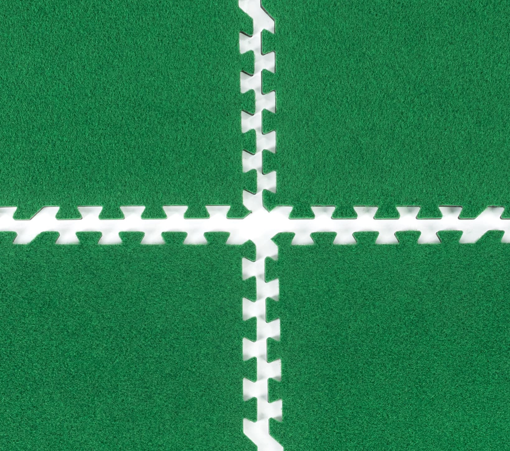 Interlocking soft turf carpet tiles
