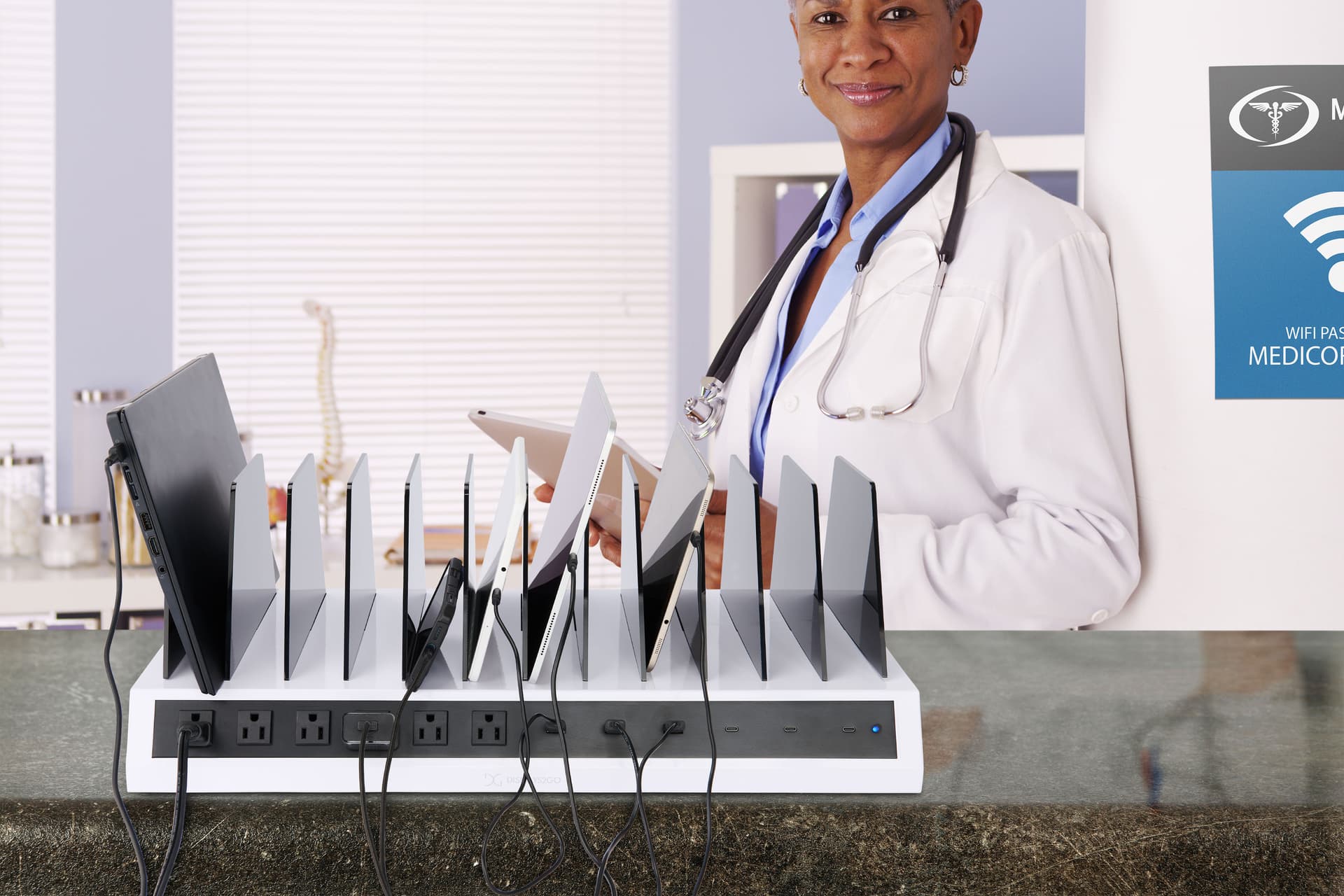 Tabletop Charging station with fast charging protocols