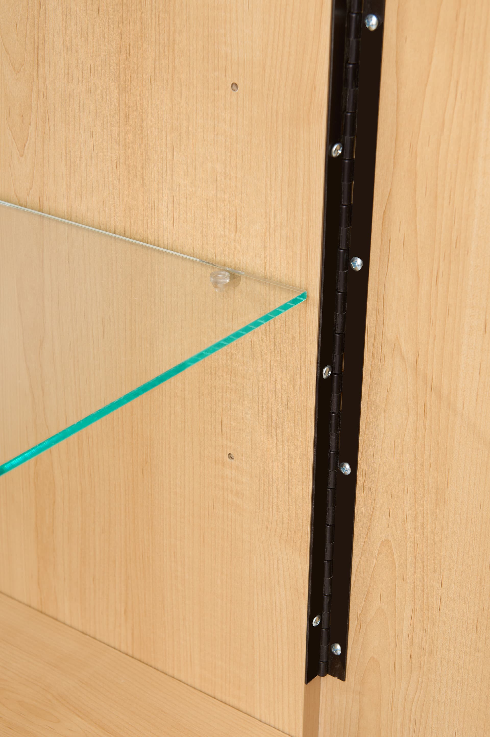 Two tone retail showcase with tempered glass shelves