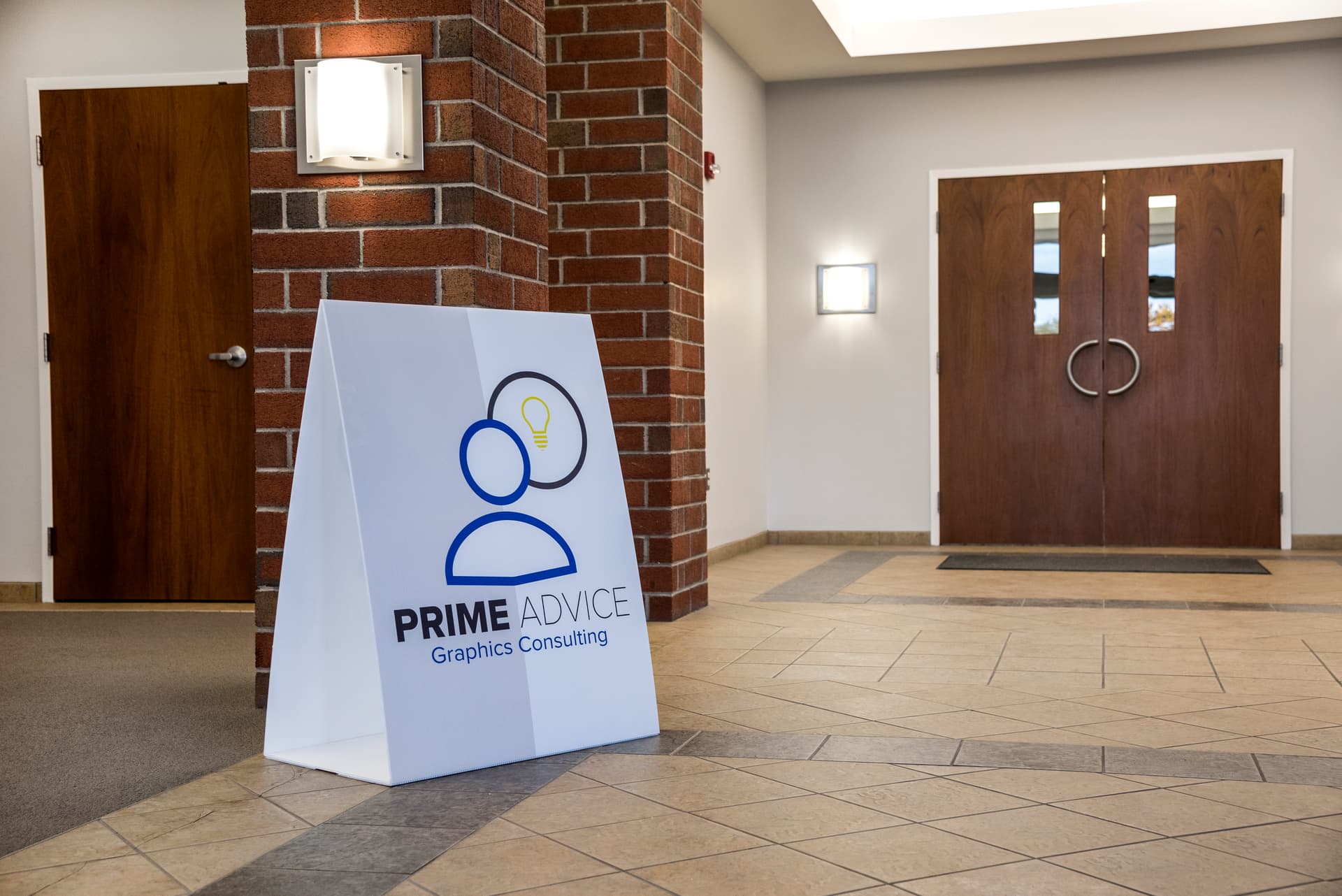 triangle corrugated plastic signs for indoor or outdoor applications