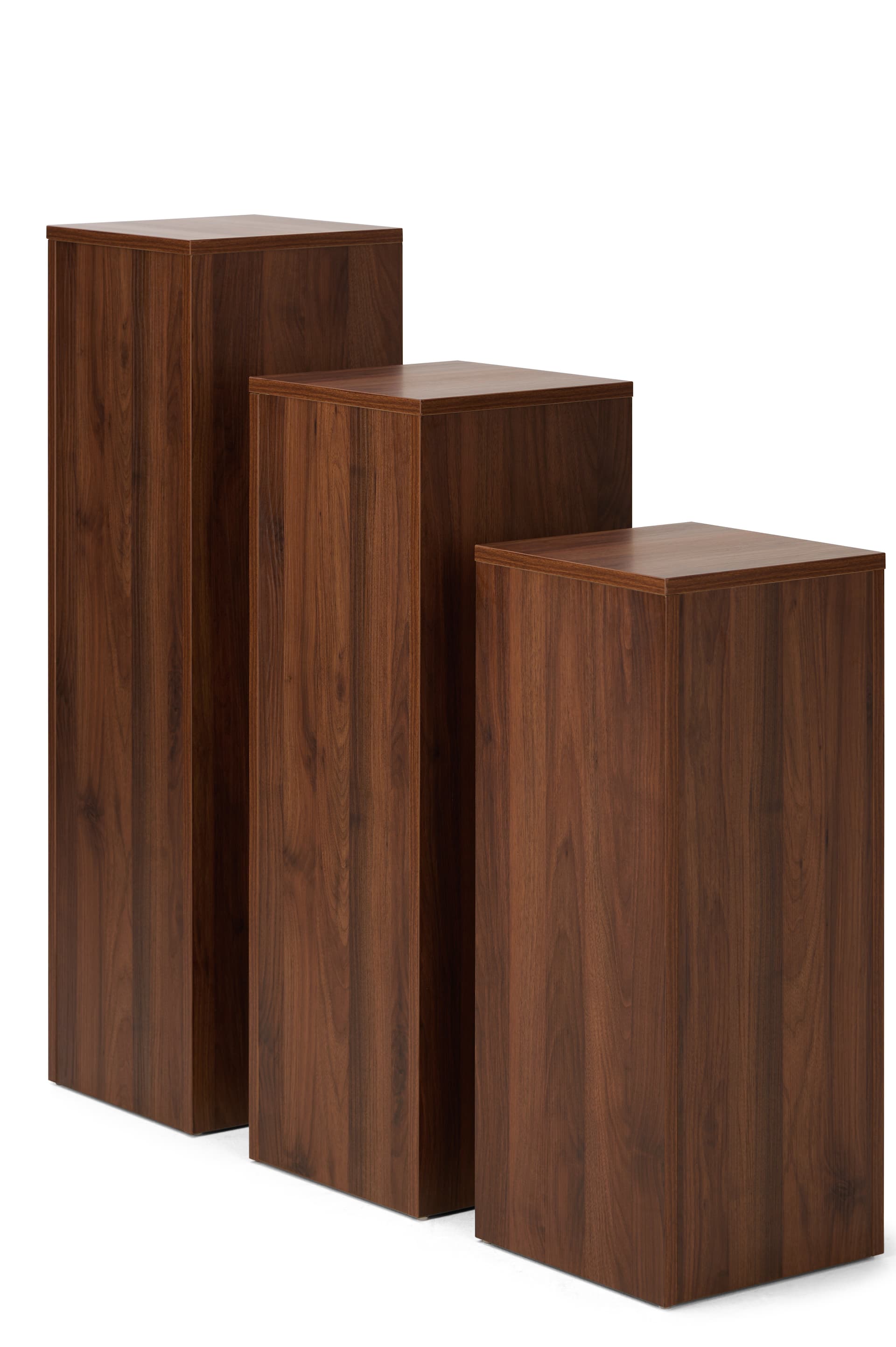 Wood grain pedestals with tiered heights with floor standing design