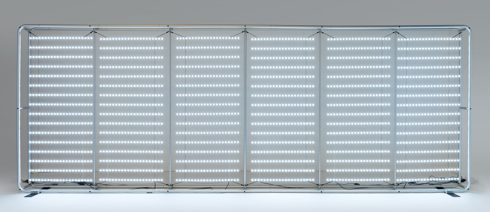 20' backlit trade show backdrop with aluminum frame