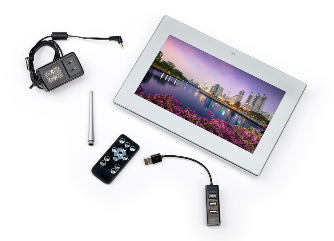 Digital Signage Countertop Display | 10.1” Video Screen | Displays2Go